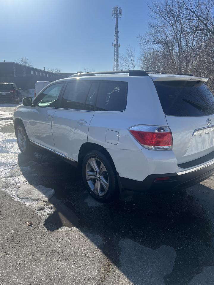 2012 Toyota Highlander 4WD LEATHER SUNROOF BACKUP CAMERA 7 PASSENGER Photo
