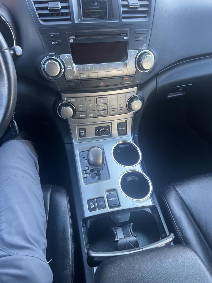 2012 Toyota Highlander 4WD LEATHER SUNROOF BACKUP CAMERA 7 PASSENGER Photo