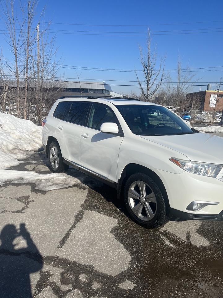 2012 Toyota Highlander 4WD LEATHER SUNROOF BACKUP CAMERA 7 PASSENGER Photo