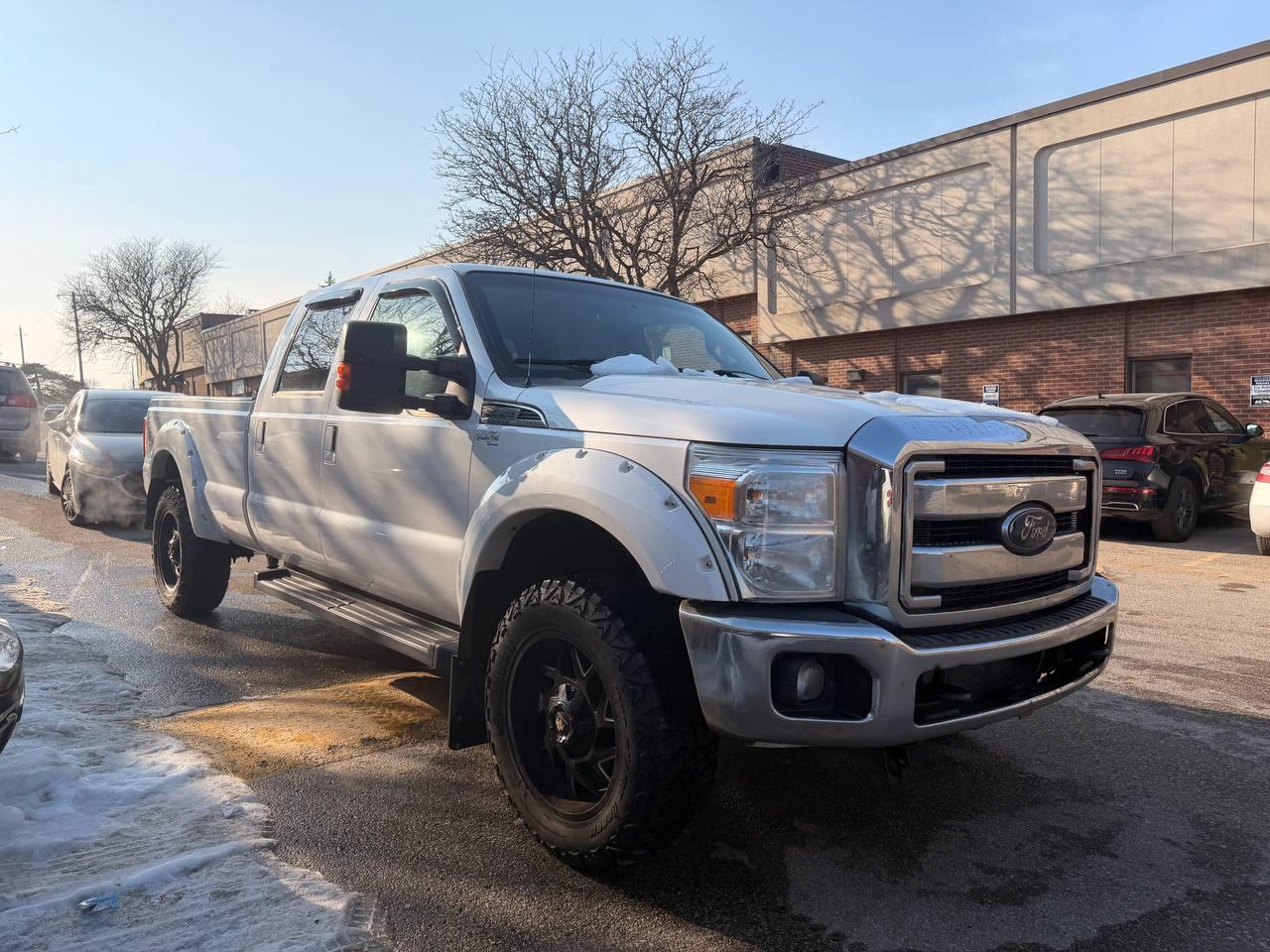 2015 Ford F-350 4WD Crew Cab 172 XL, LARIAT, LEATHER, SUNROOF Photo2