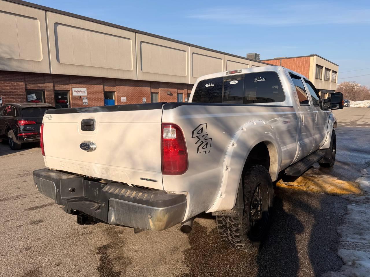 2015 Ford F-350 4WD Crew Cab 172 XL, LARIAT, LEATHER, SUNROOF Photo