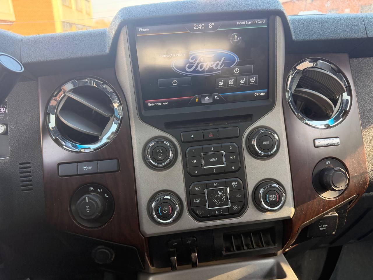 2015 Ford F-350 4WD Crew Cab 172 XL, LARIAT, LEATHER, SUNROOF Photo