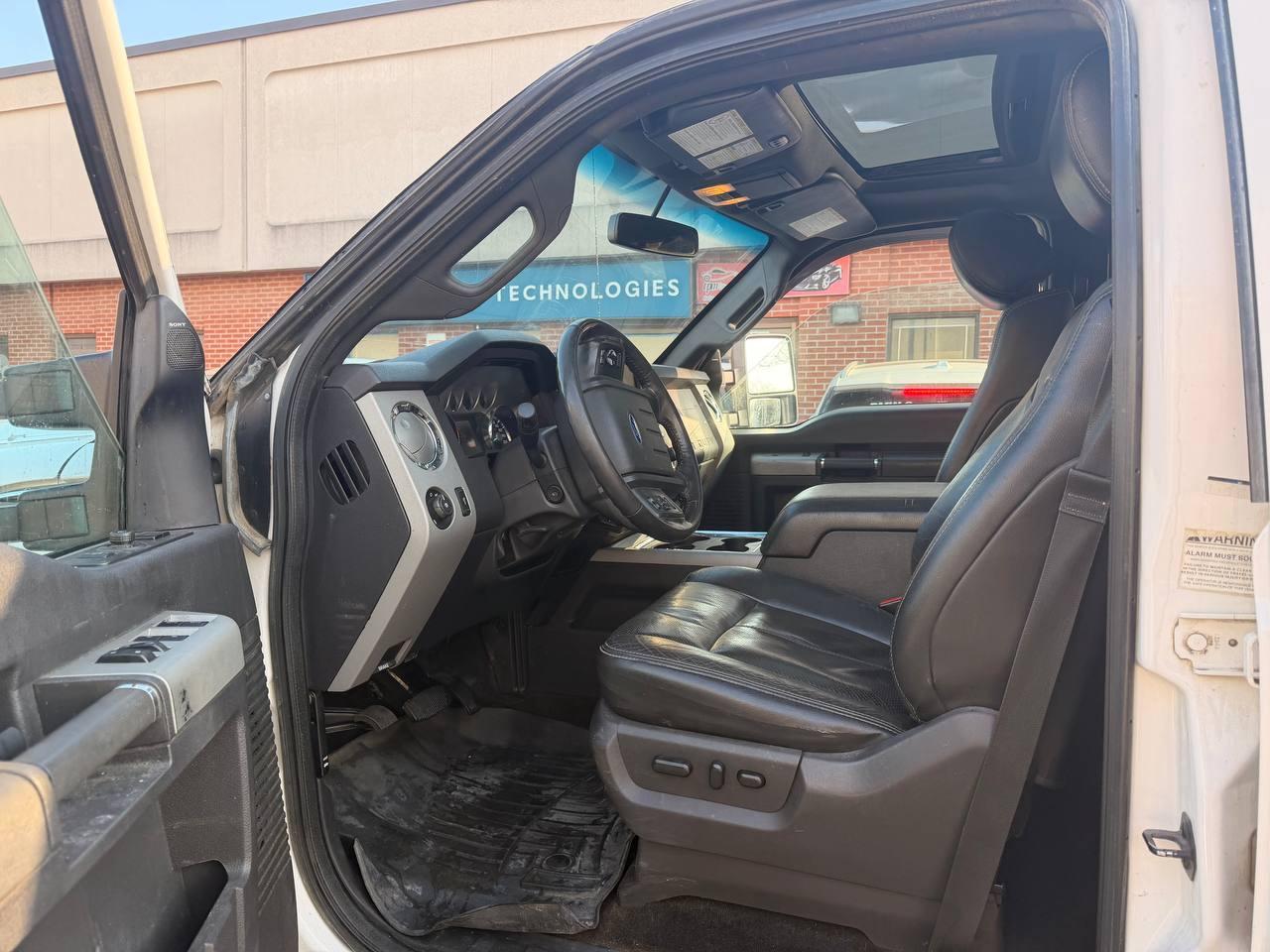 2015 Ford F-350 4WD Crew Cab 172 XL, LARIAT, LEATHER, SUNROOF Photo