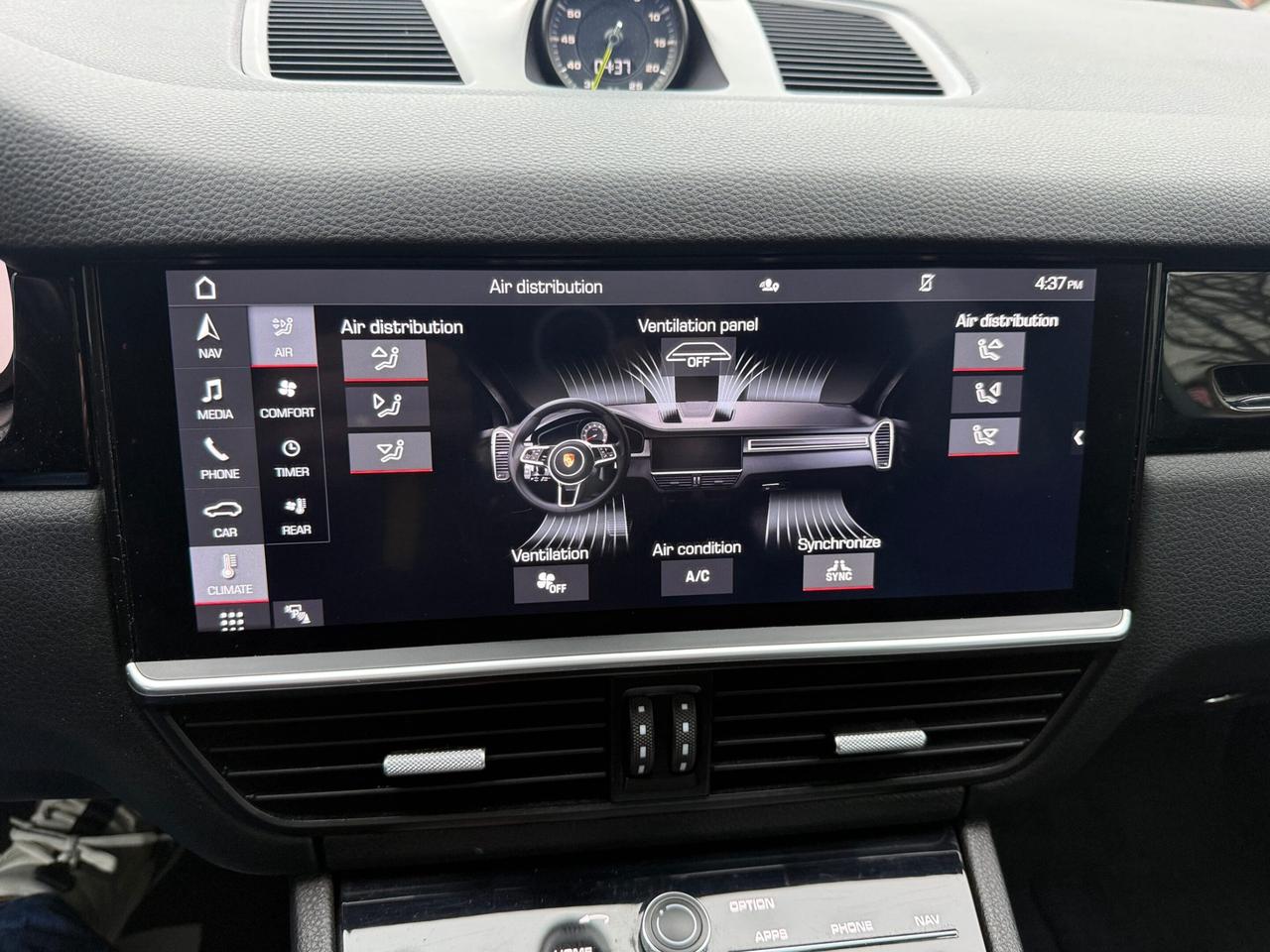 2020 Porsche Cayenne e-Hybrid AWD Photo