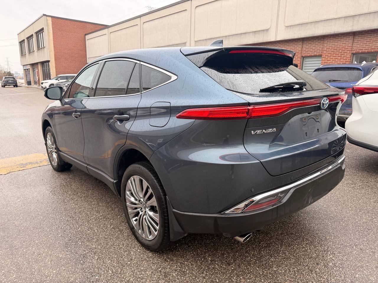 2021 Toyota Venza LIMITED AWD , ONE OWNER, PANORAMIC ROOF, LEATHER Photo