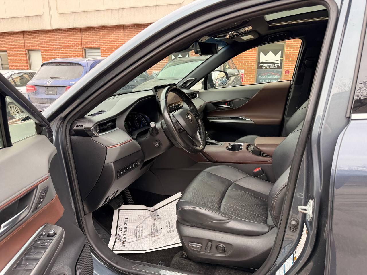 2021 Toyota Venza LIMITED AWD , ONE OWNER, PANORAMIC ROOF, LEATHER Photo