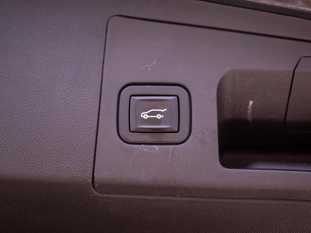 2017 Cadillac XT5 Luxury FWD - Panoramic Sunroof   Premium Sound Photo