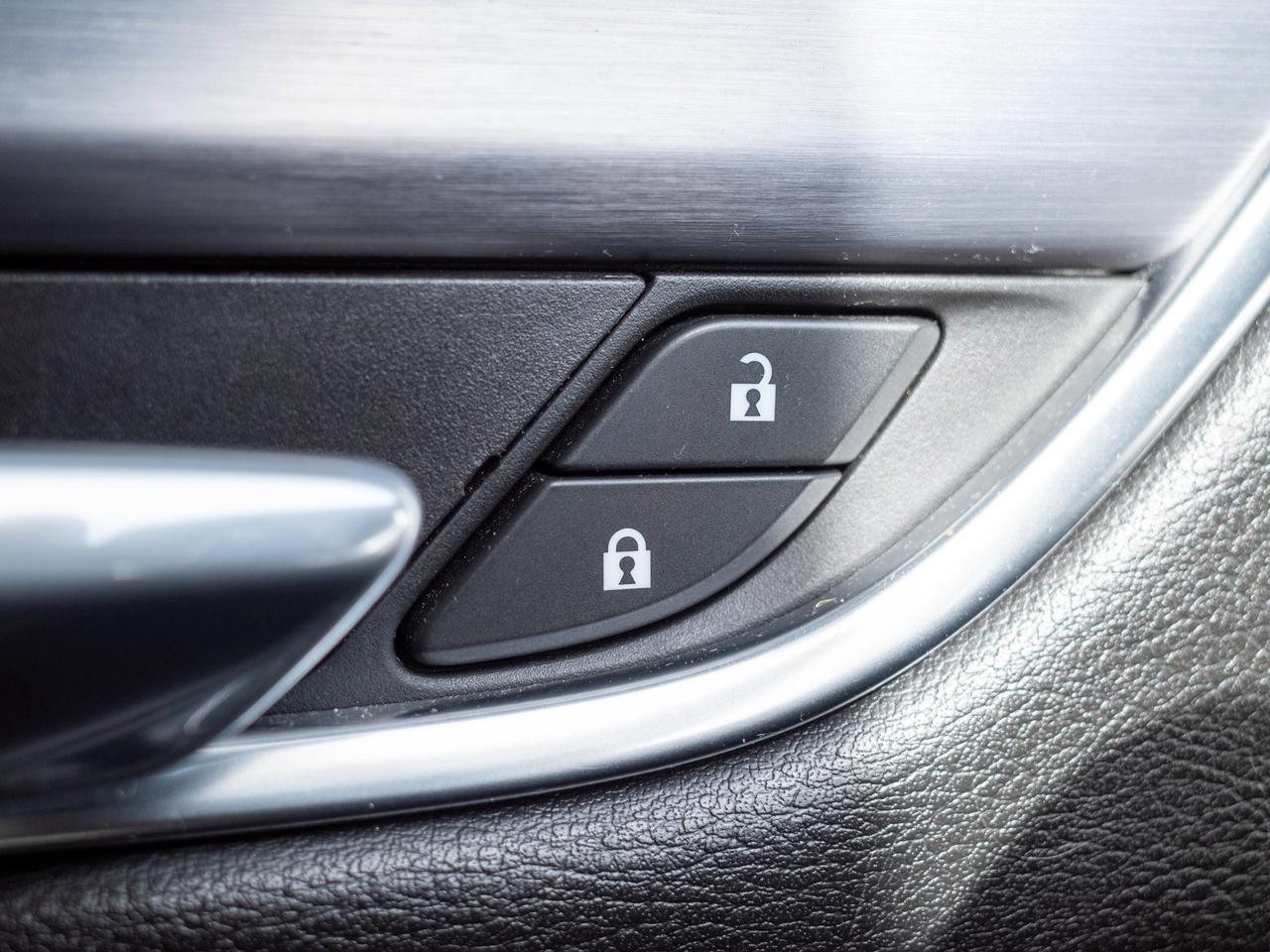 2017 Cadillac XT5 Luxury FWD - Panoramic Sunroof   Premium Sound Photo