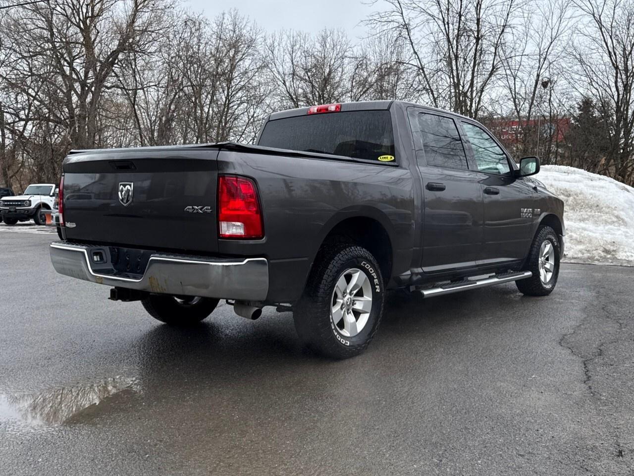 2015 RAM 1500 SXT   ONE OWNER   LOW KM   NO ACCIDENTS Photo