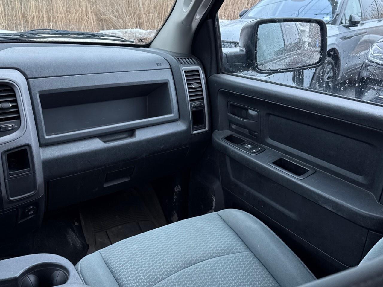 2015 RAM 1500 SXT   ONE OWNER   LOW KM   NO ACCIDENTS Photo