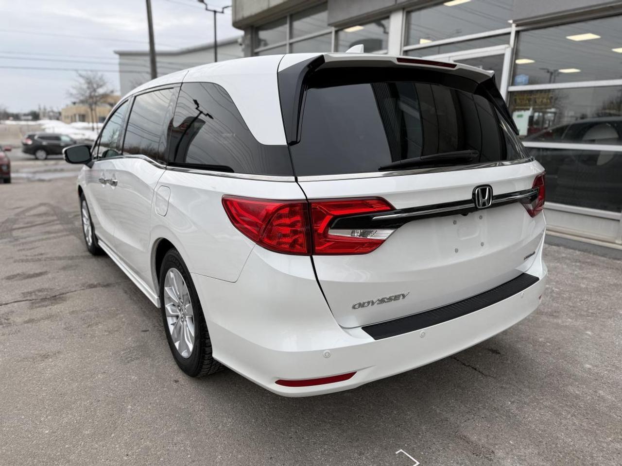 2023 Honda Odyssey Touring Auto Photo