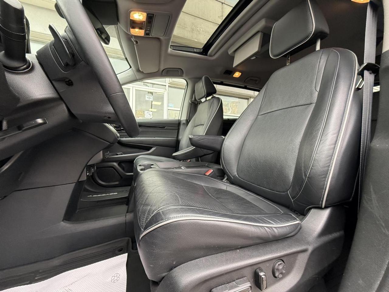 2023 Honda Odyssey Touring Auto Photo