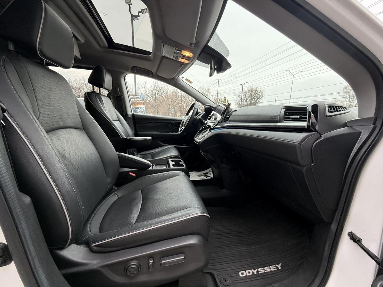 2023 Honda Odyssey Touring Auto Photo