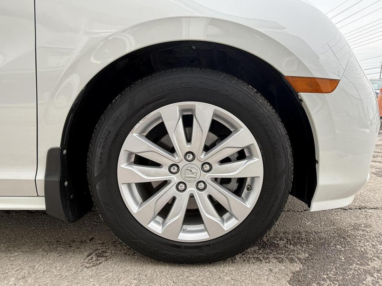 2023 Honda Odyssey Touring Auto Photo