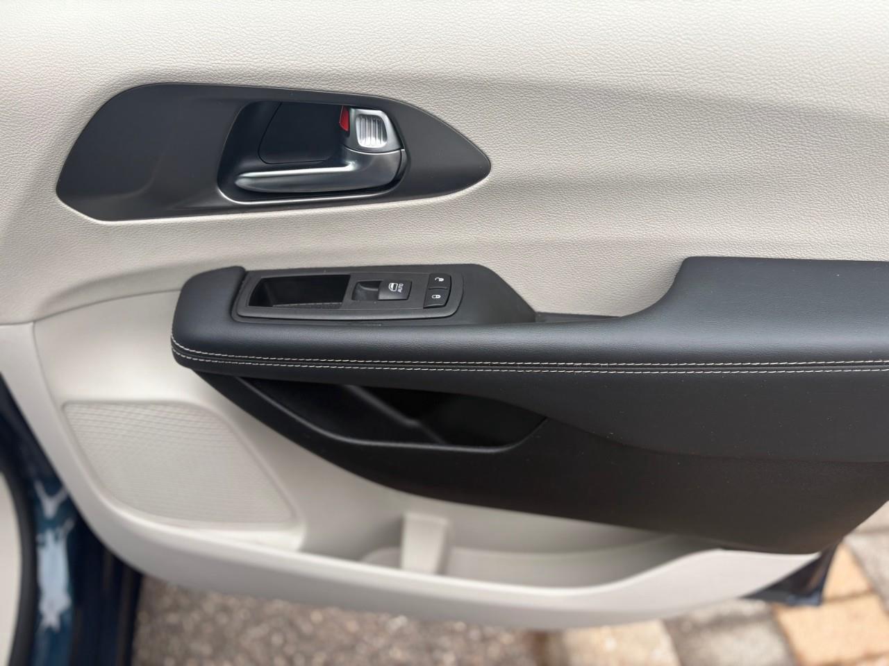 2023 Chrysler Pacifica Touring-L All-Wheel Drive Passenger Van Photo