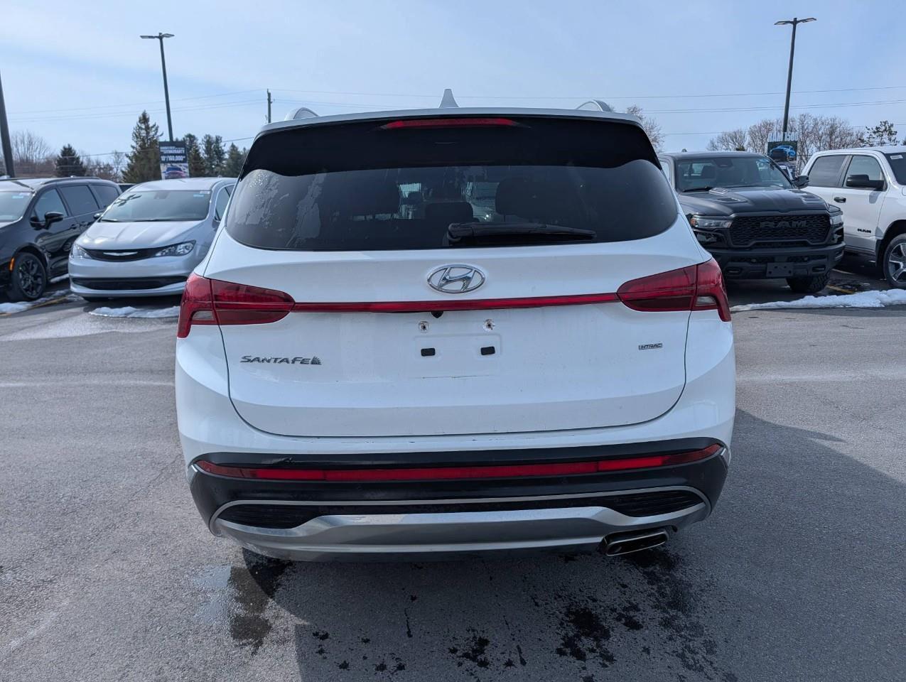 2022 Hyundai Santa Fe Preferred Photo4