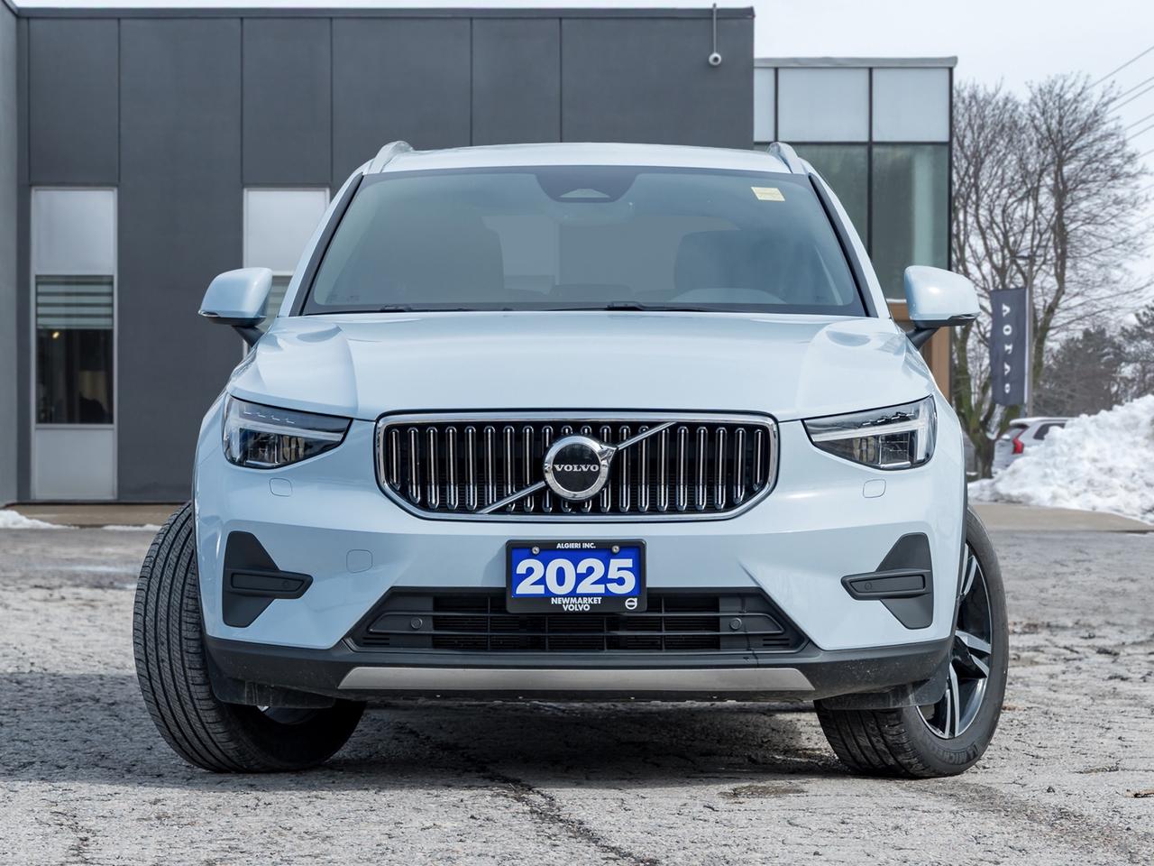 2025 Volvo XC40 B5 AWD Core  CPO FINANCE RATE 3.49%(24M)-4%*(84M) Photo