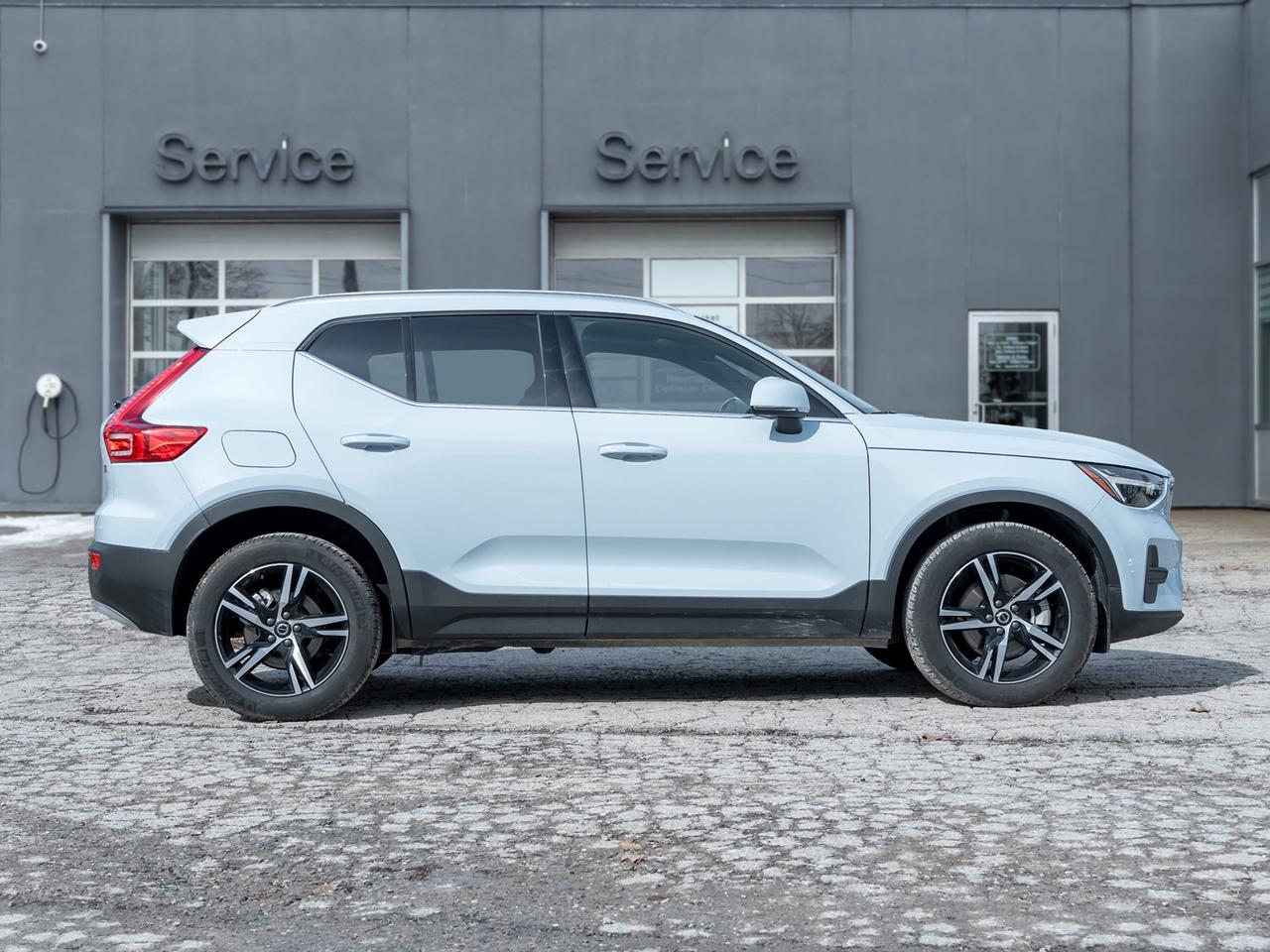 2025 Volvo XC40 B5 AWD Core  CPO FINANCE RATE 3.49%(24M)-4%*(84M) Photo