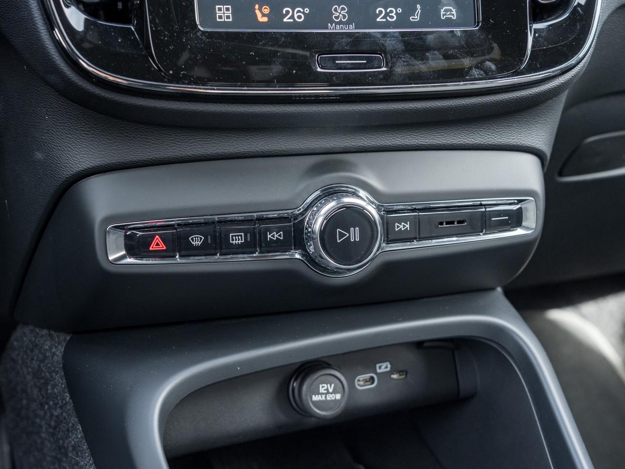 2025 Volvo XC40 B5 AWD Core  CPO FINANCE RATE 3.49%(24M)-4%*(84M) Photo