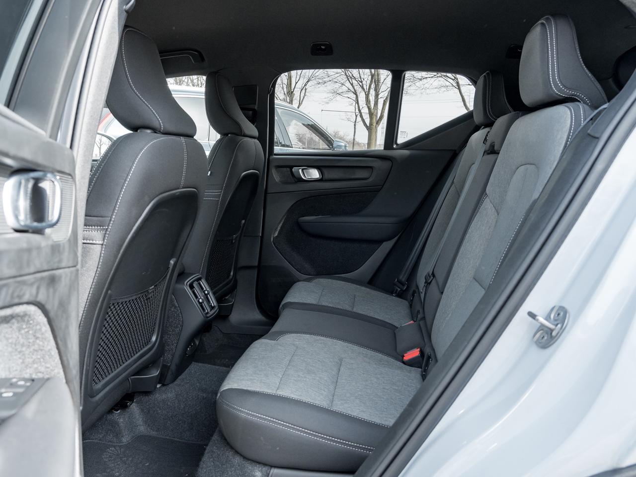 2025 Volvo XC40 B5 AWD Core  CPO FINANCE RATE 3.49%(24M)-4%*(84M) Photo