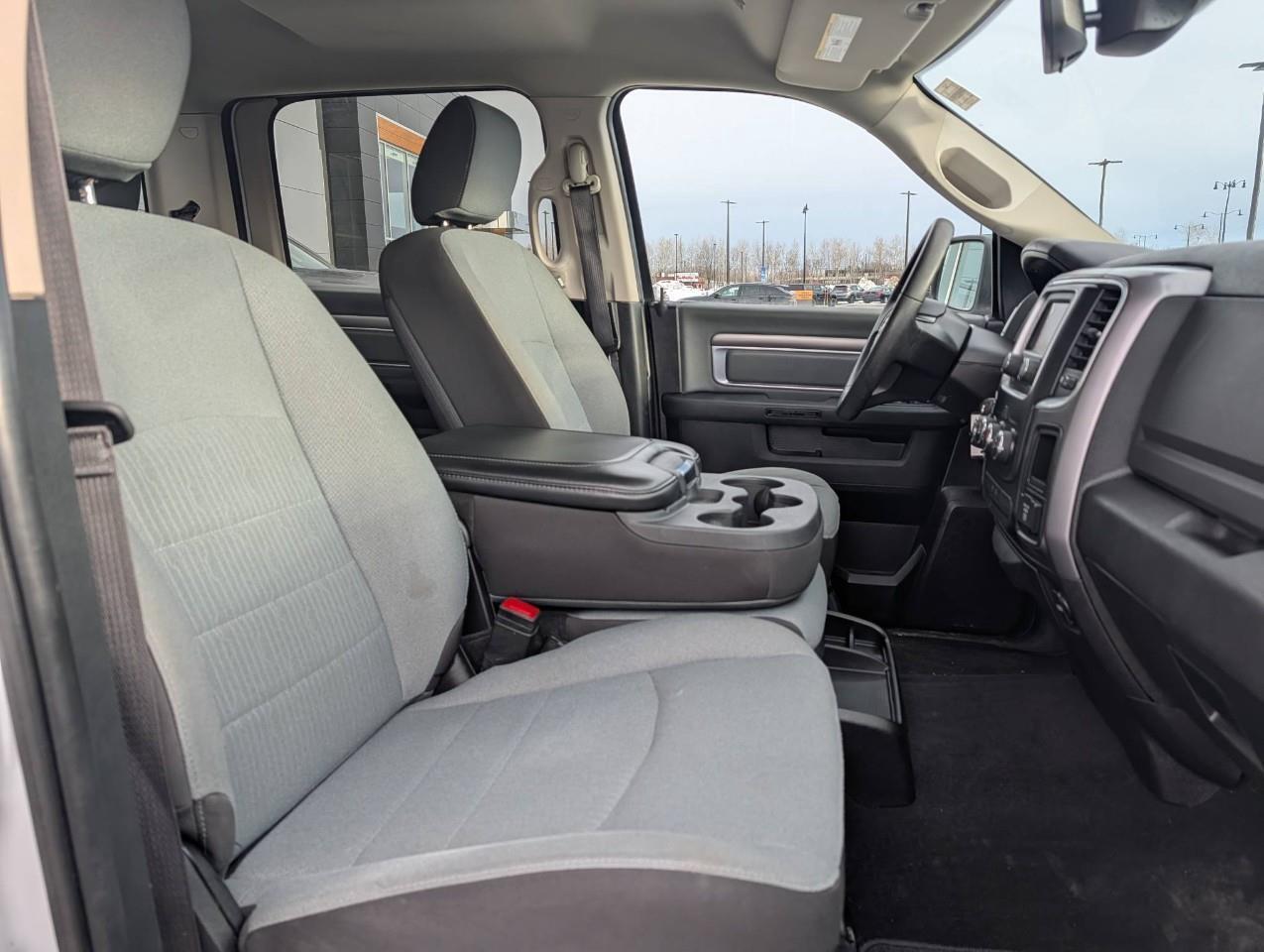 2022 RAM 1500 Classic SLT NEW TIRES/ NO ACCIDENTS Photo