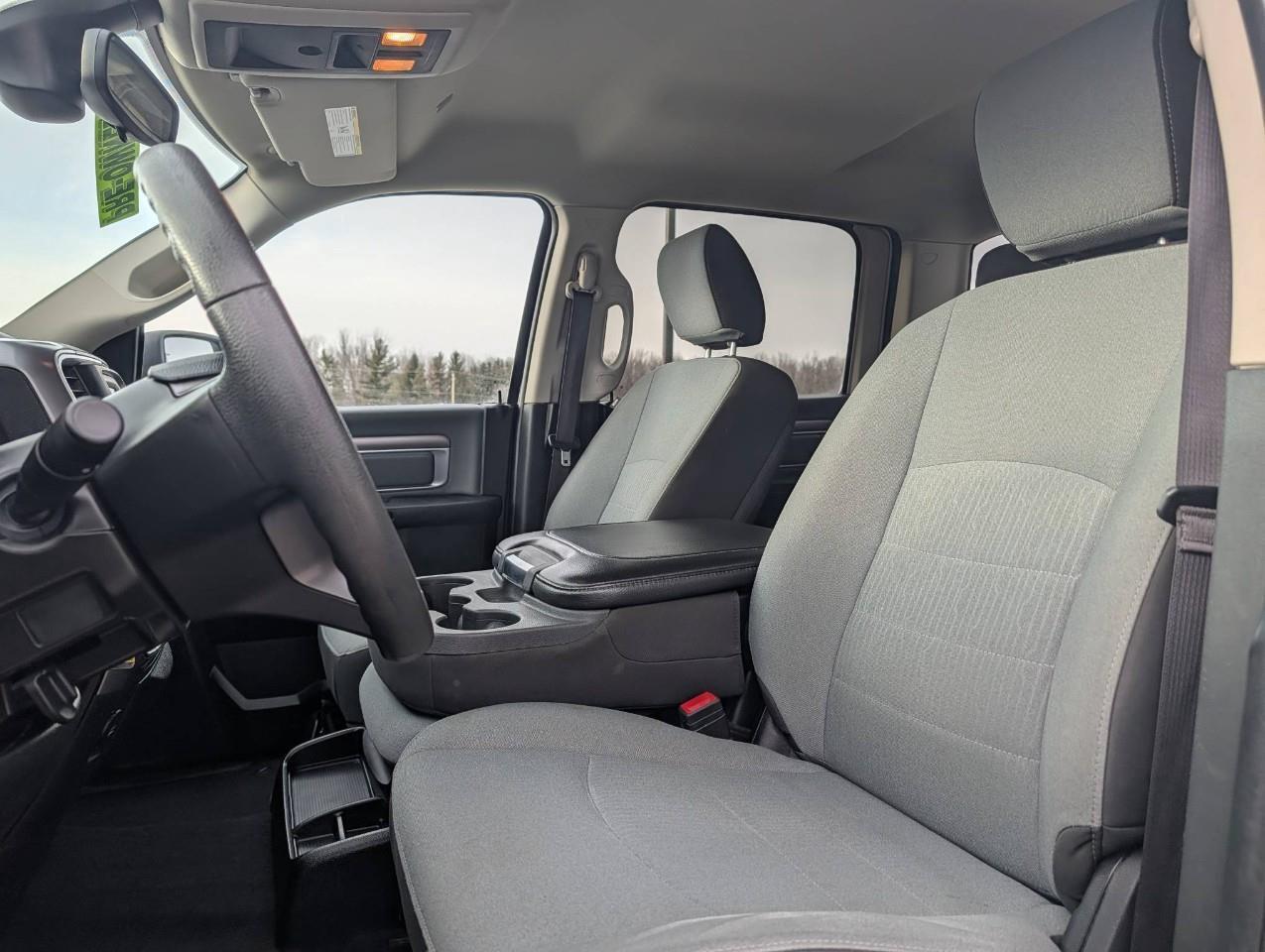 2022 RAM 1500 Classic SLT NEW TIRES/ NO ACCIDENTS Photo