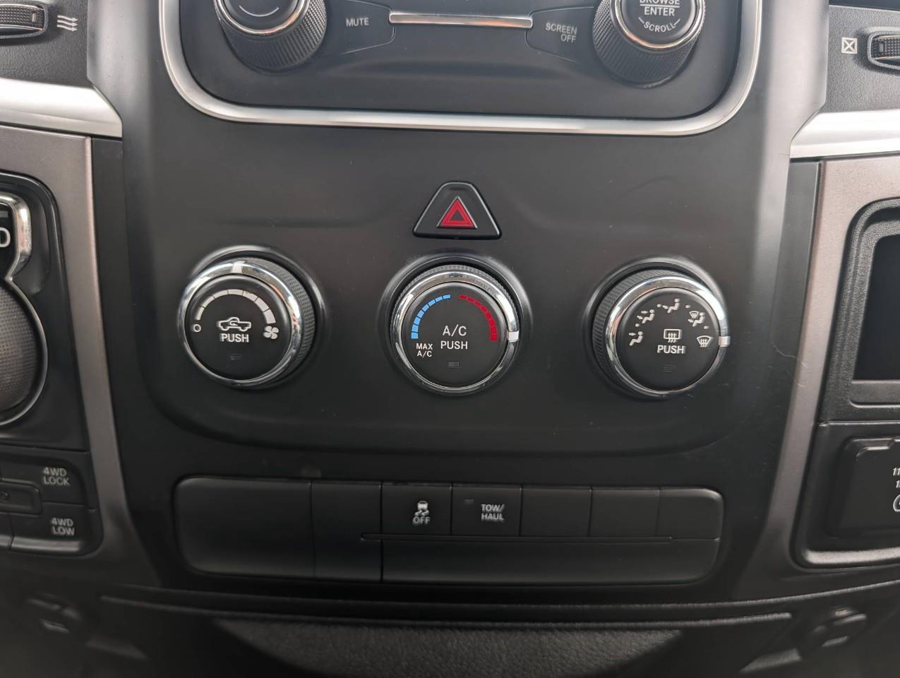 2022 RAM 1500 Classic SLT NEW TIRES/ NO ACCIDENTS Photo