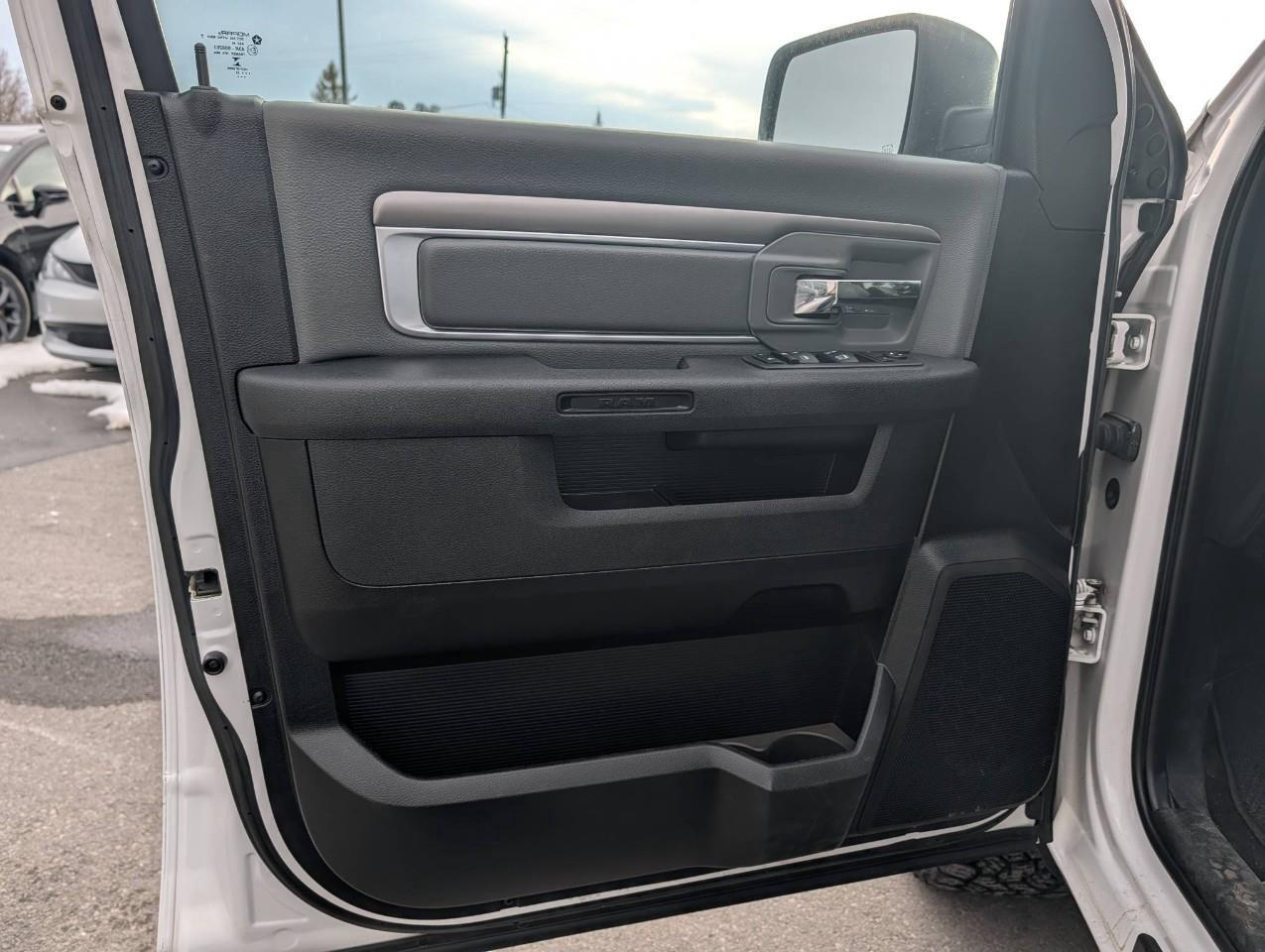2022 RAM 1500 Classic SLT NEW TIRES/ NO ACCIDENTS Photo