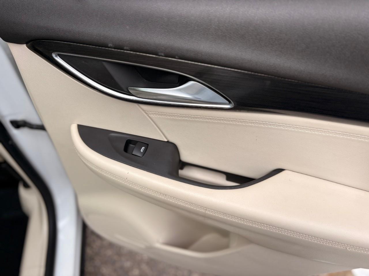 2021 Buick Envision Essence All-Wheel Drive Photo3