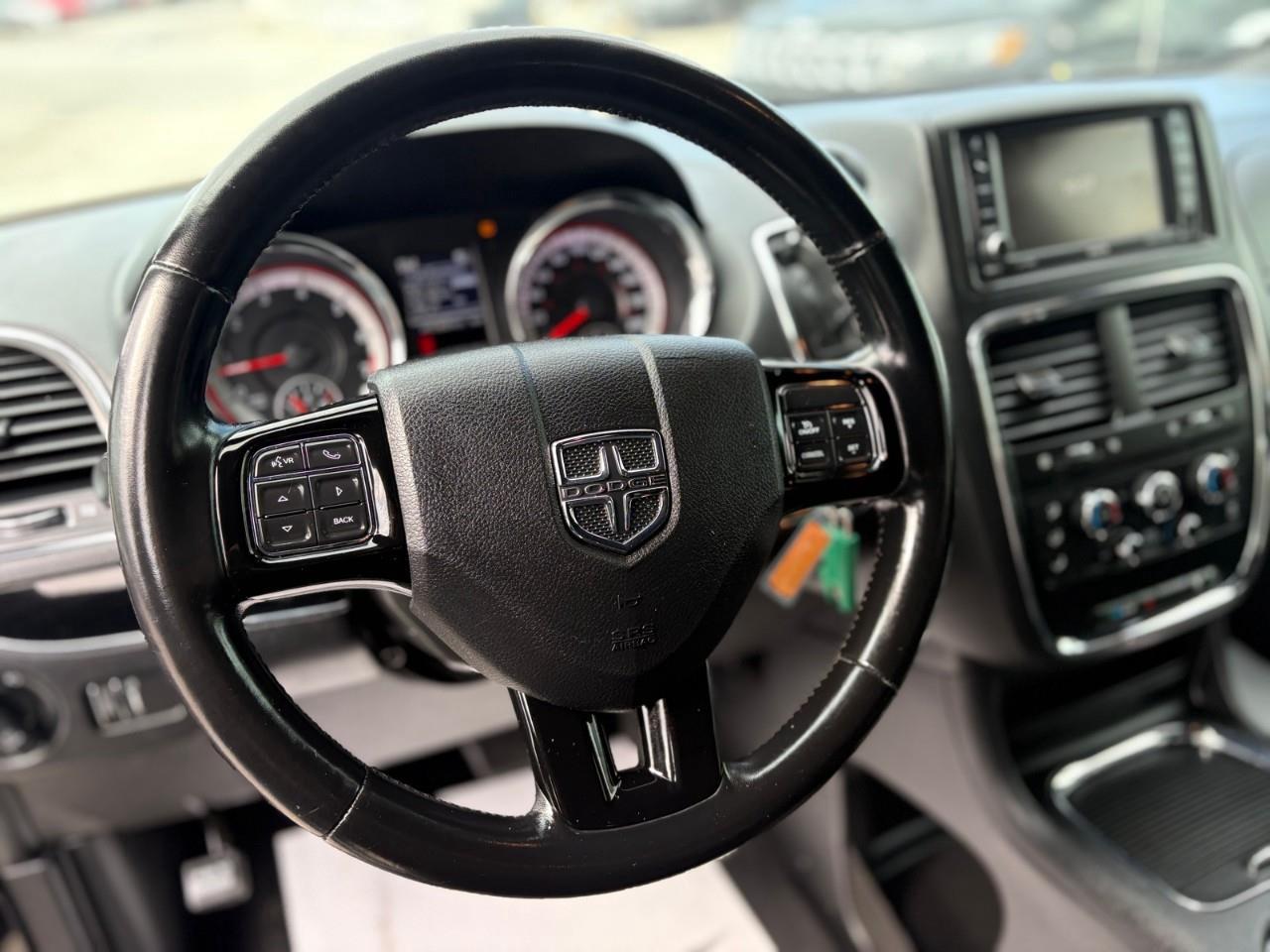 2020 Dodge Grand Caravan Premium Plus Passenger Van Photo3