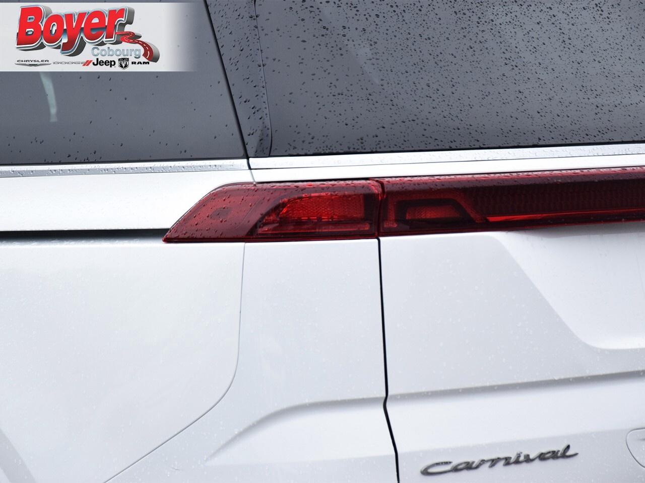 2022 Kia Carnival LX Photo