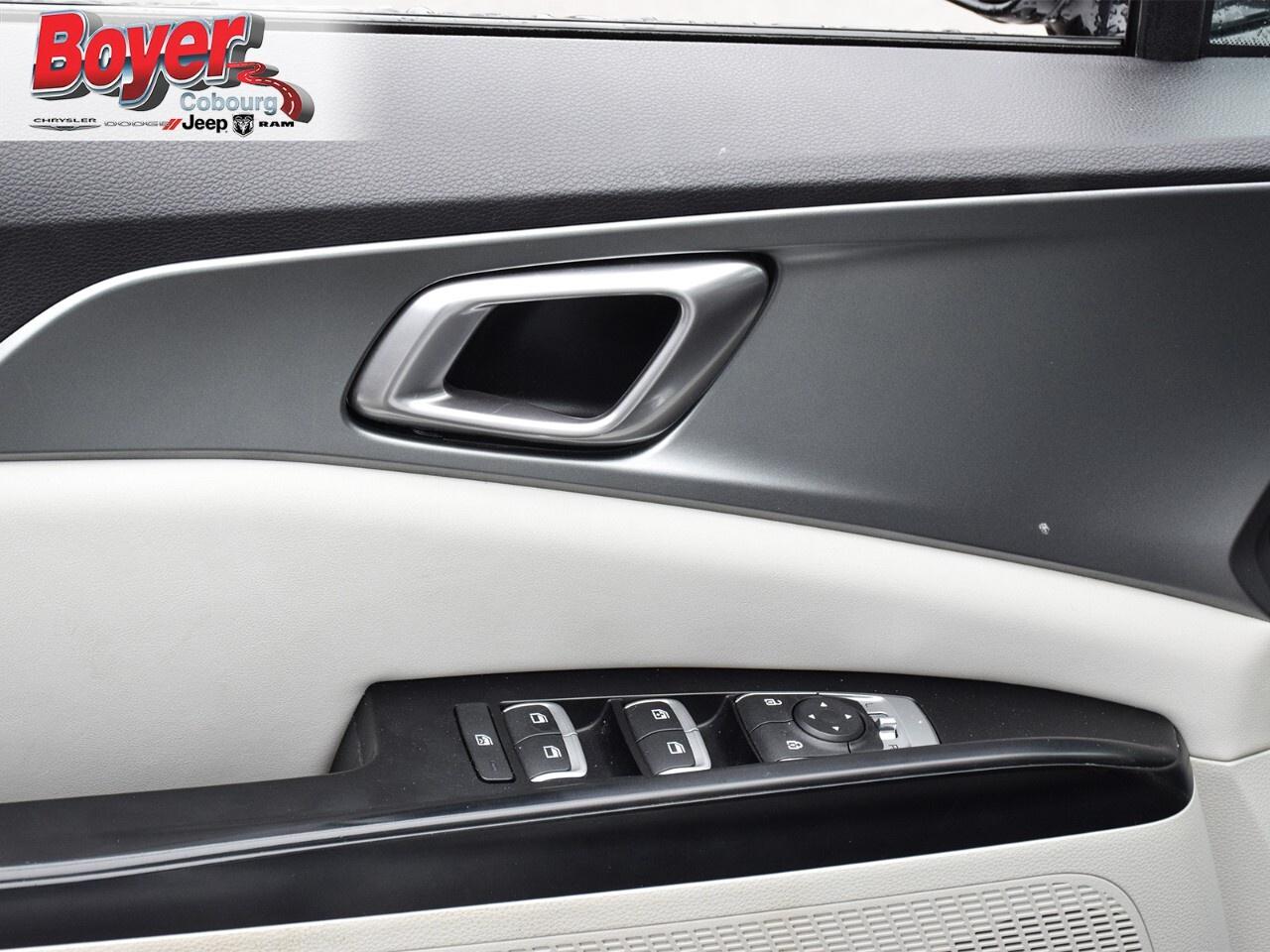 2022 Kia Carnival LX Photo