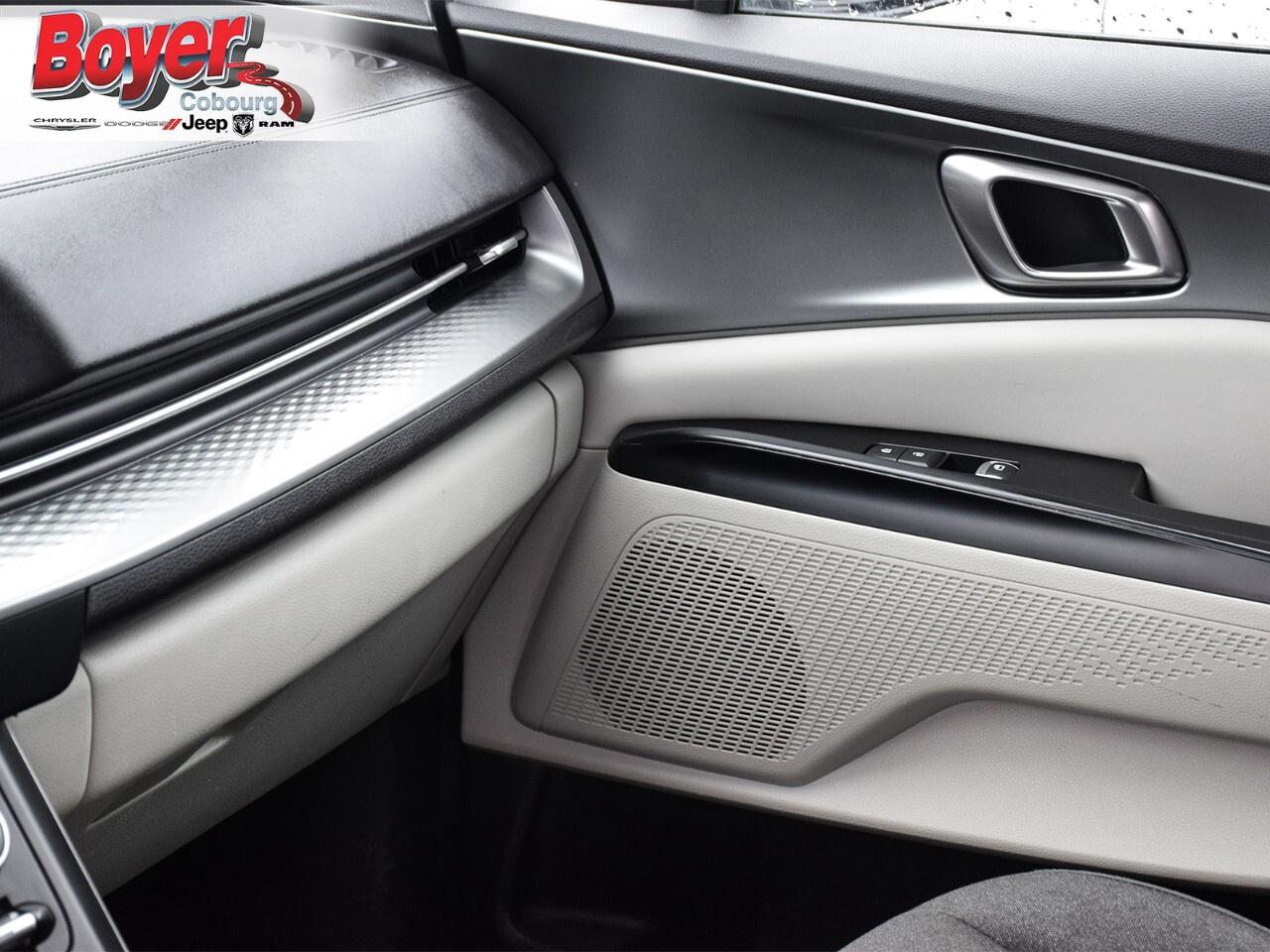 2022 Kia Carnival LX Photo