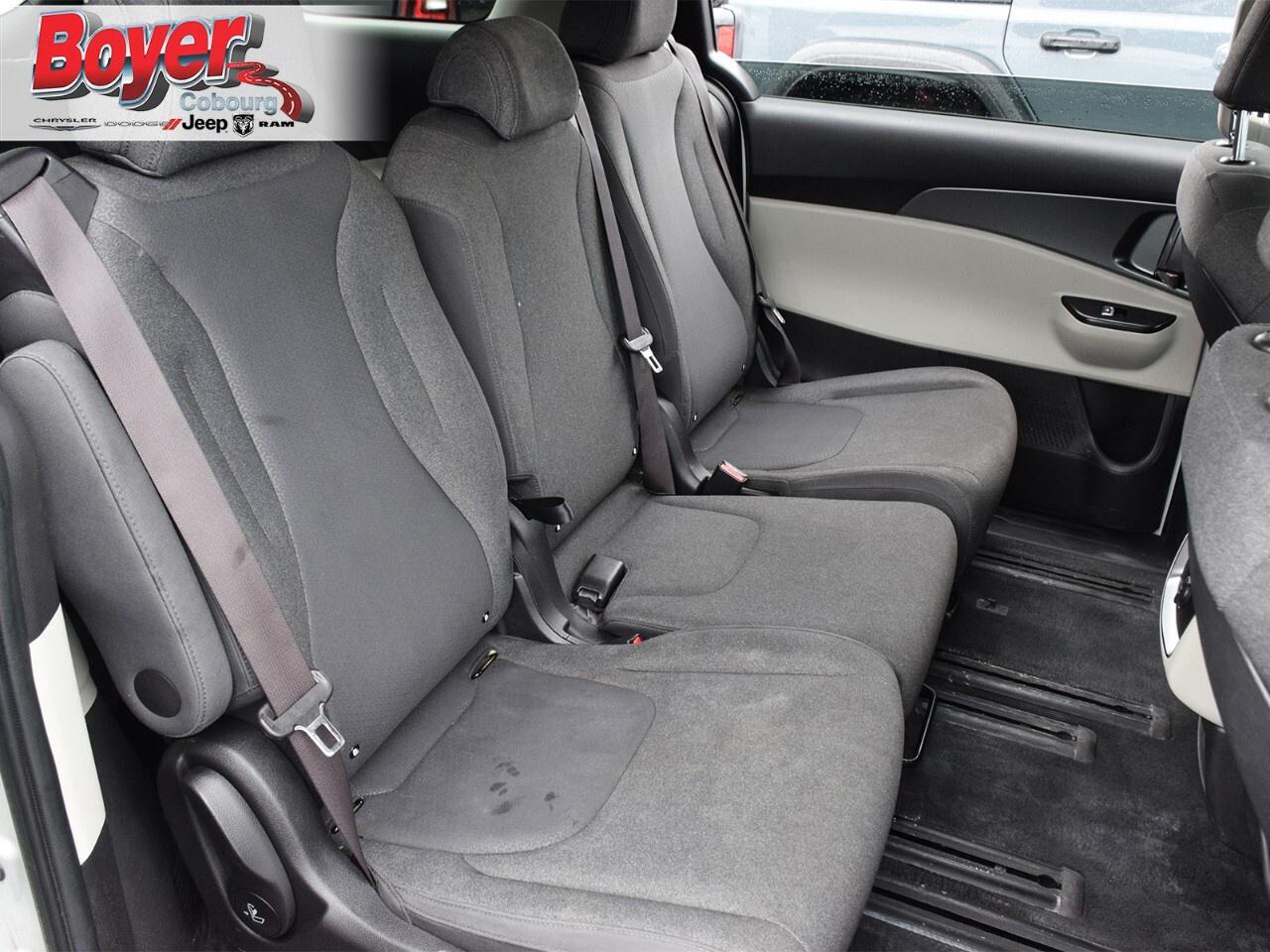 2022 Kia Carnival LX Photo