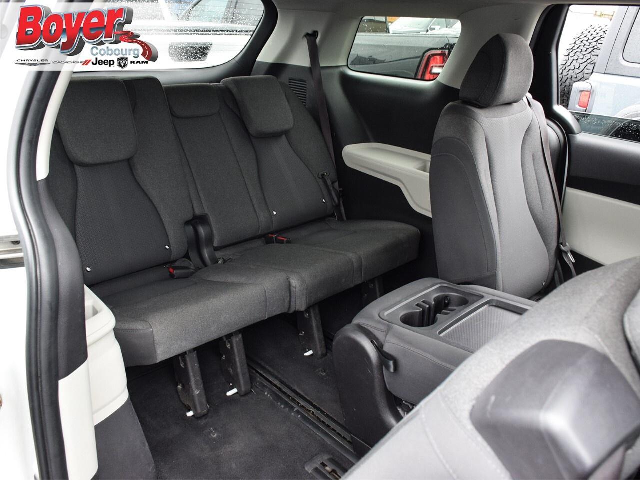 2022 Kia Carnival LX Photo