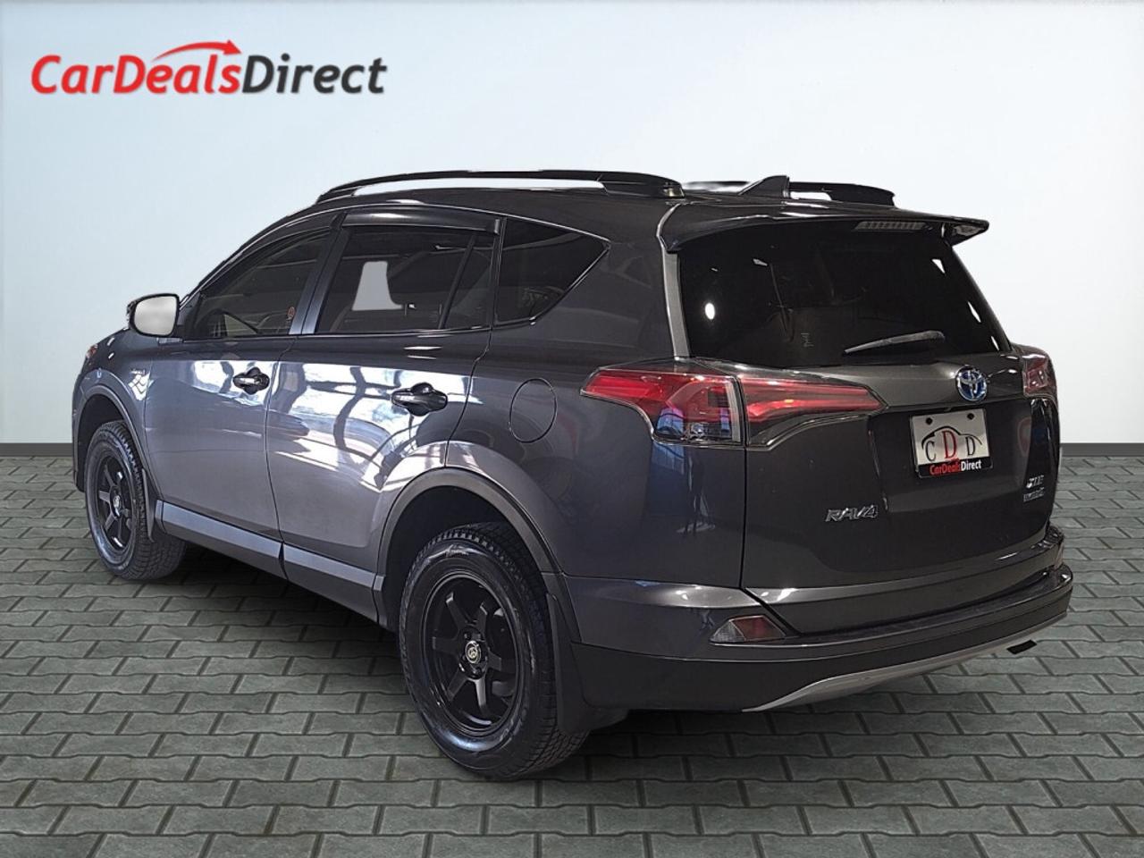 2017 Toyota RAV4 Hybrid XLE Hybrid / Sunroof / Heated Seats / Cruise Contr Photo