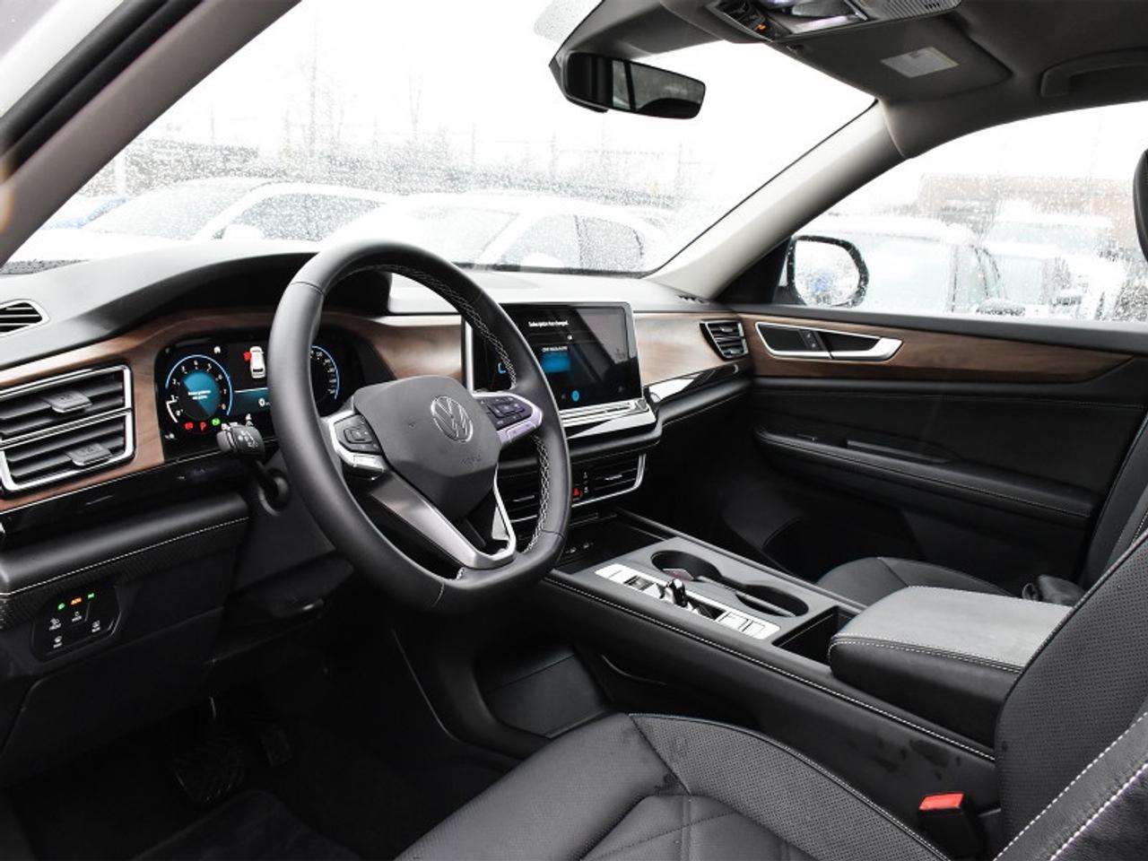 2025 Volkswagen Atlas Comfortline 2.0 TSI   Adaptive Cruise   Leather Photo