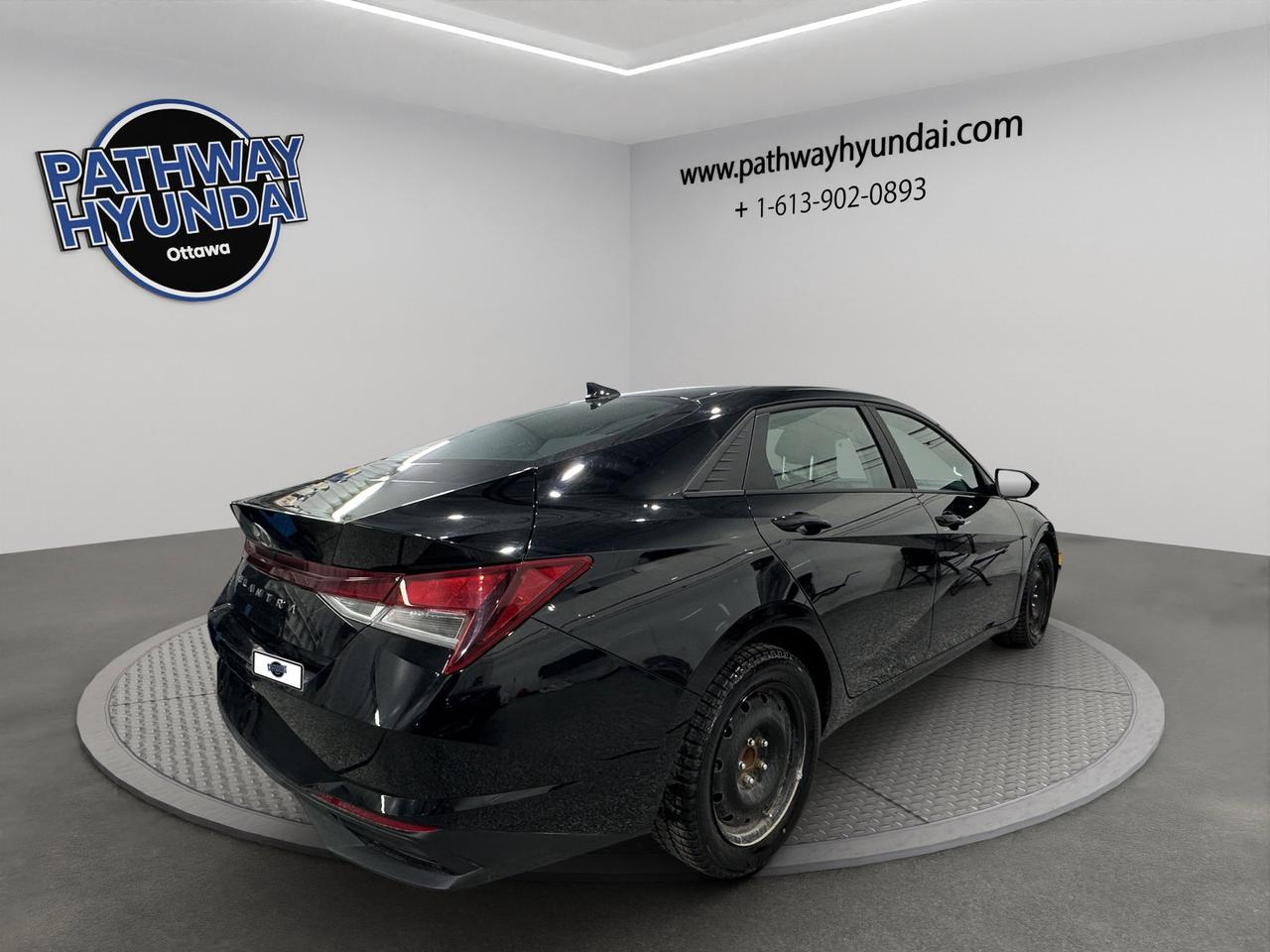 2022 Hyundai Elantra Preferred | Reverse Cam | Heated Seats Photo