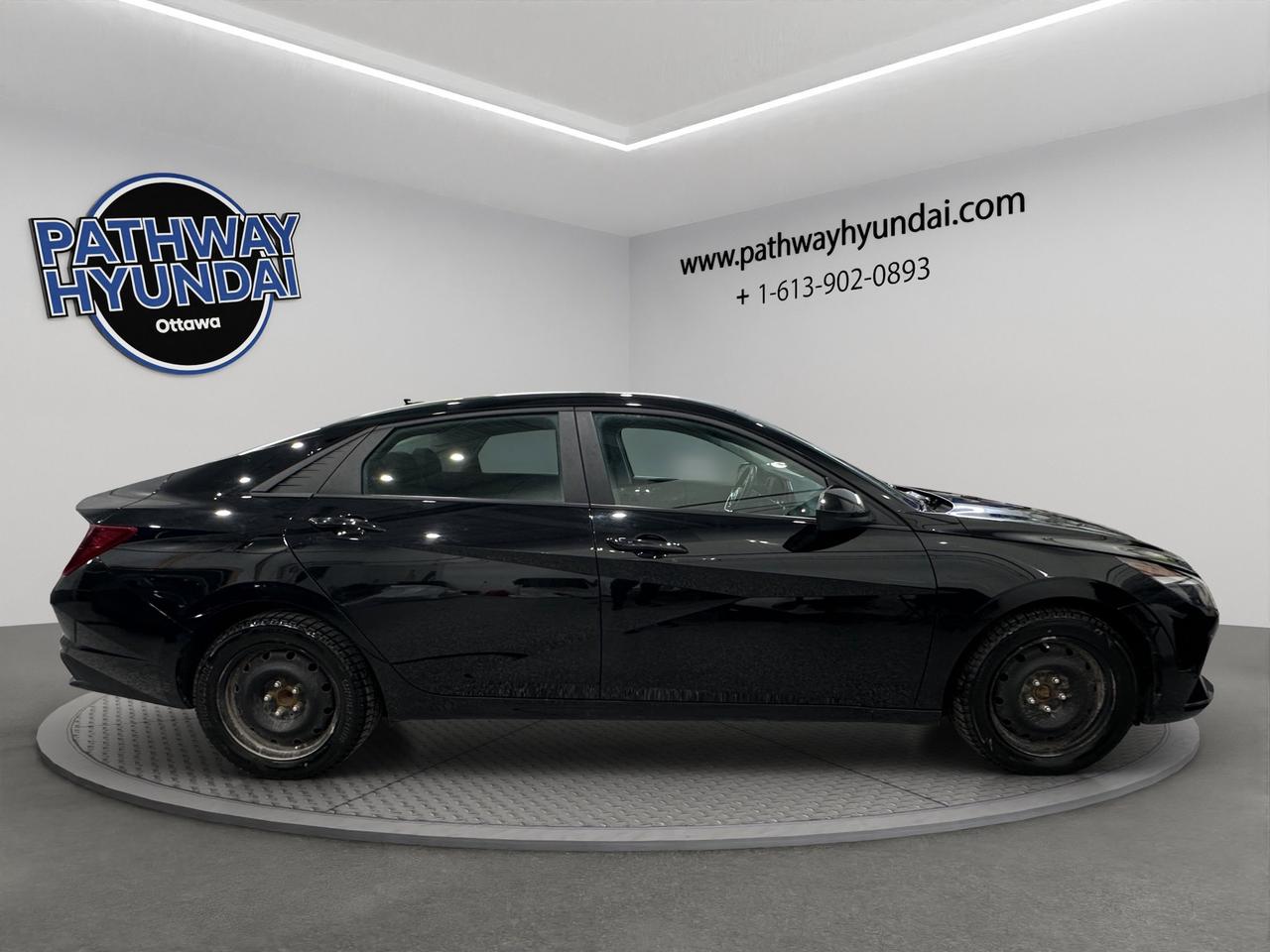 2022 Hyundai Elantra Preferred | Reverse Cam | Heated Seats Photo