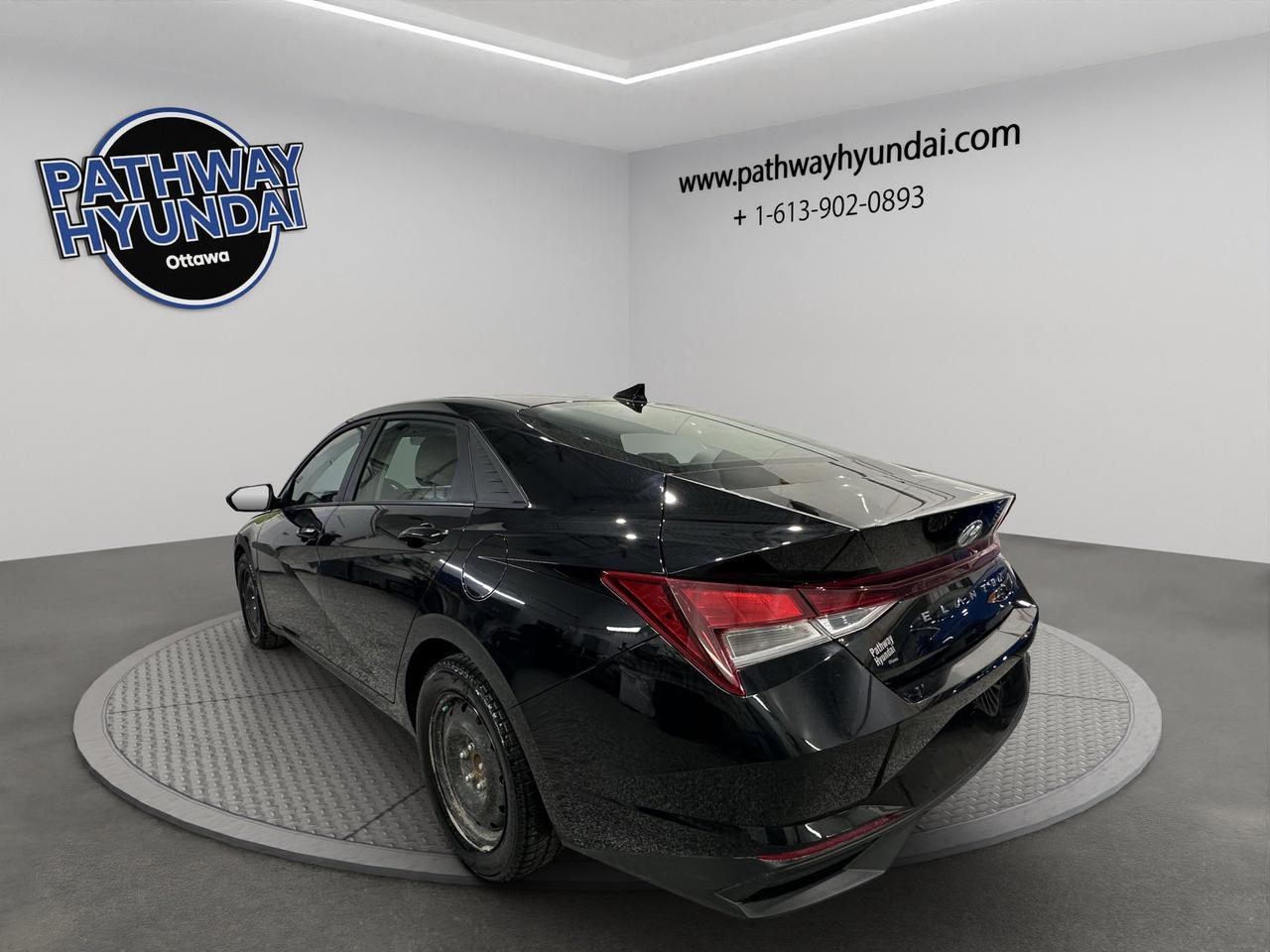 2022 Hyundai Elantra Preferred | Reverse Cam | Heated Seats Photo