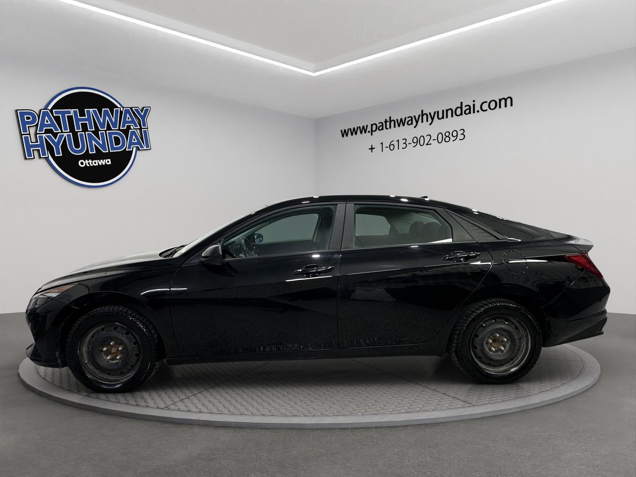 2022 Hyundai Elantra Preferred | Reverse Cam | Heated Seats Photo