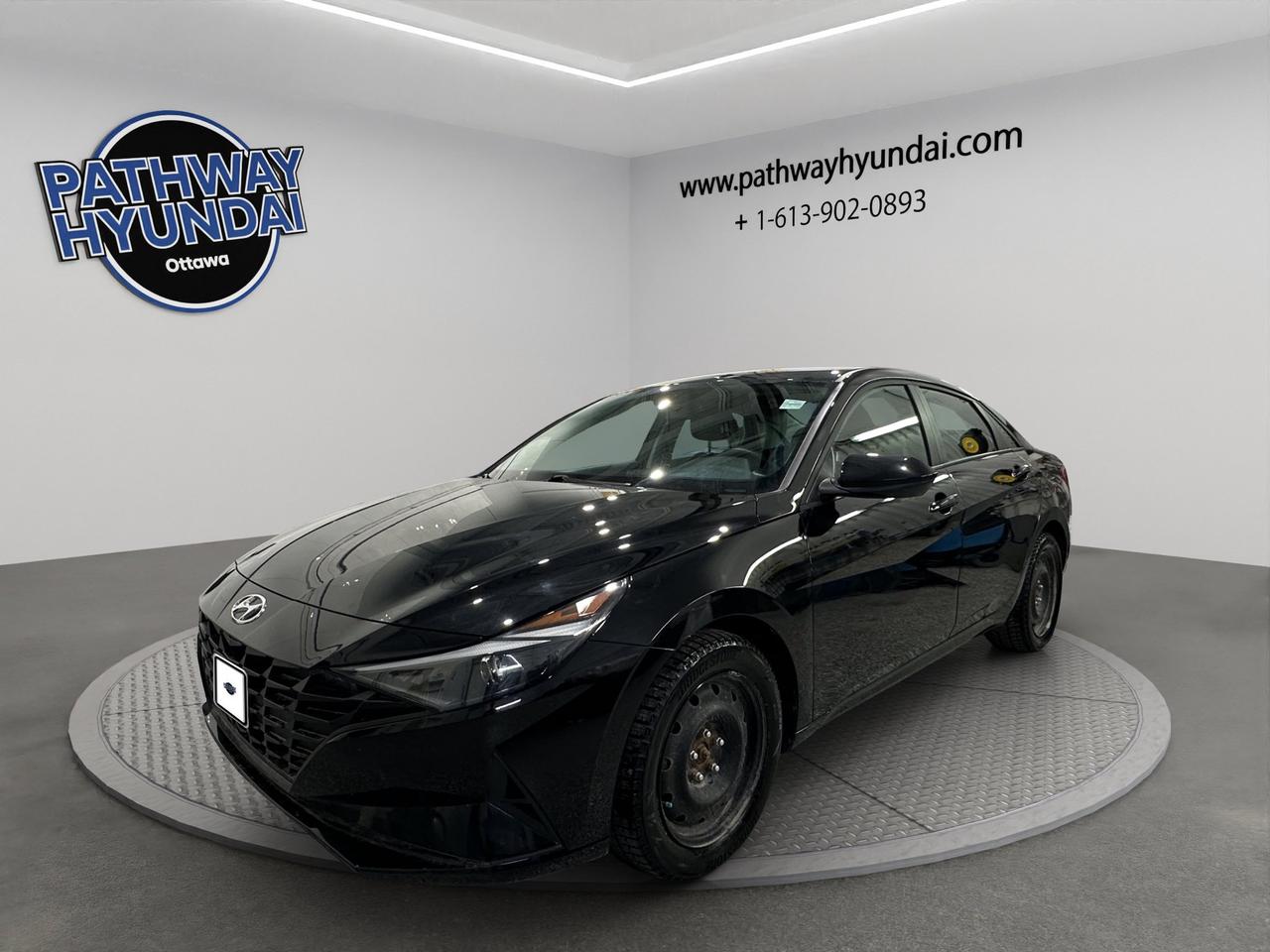 2022 Hyundai Elantra Preferred | Reverse Cam | Heated Seats Photo