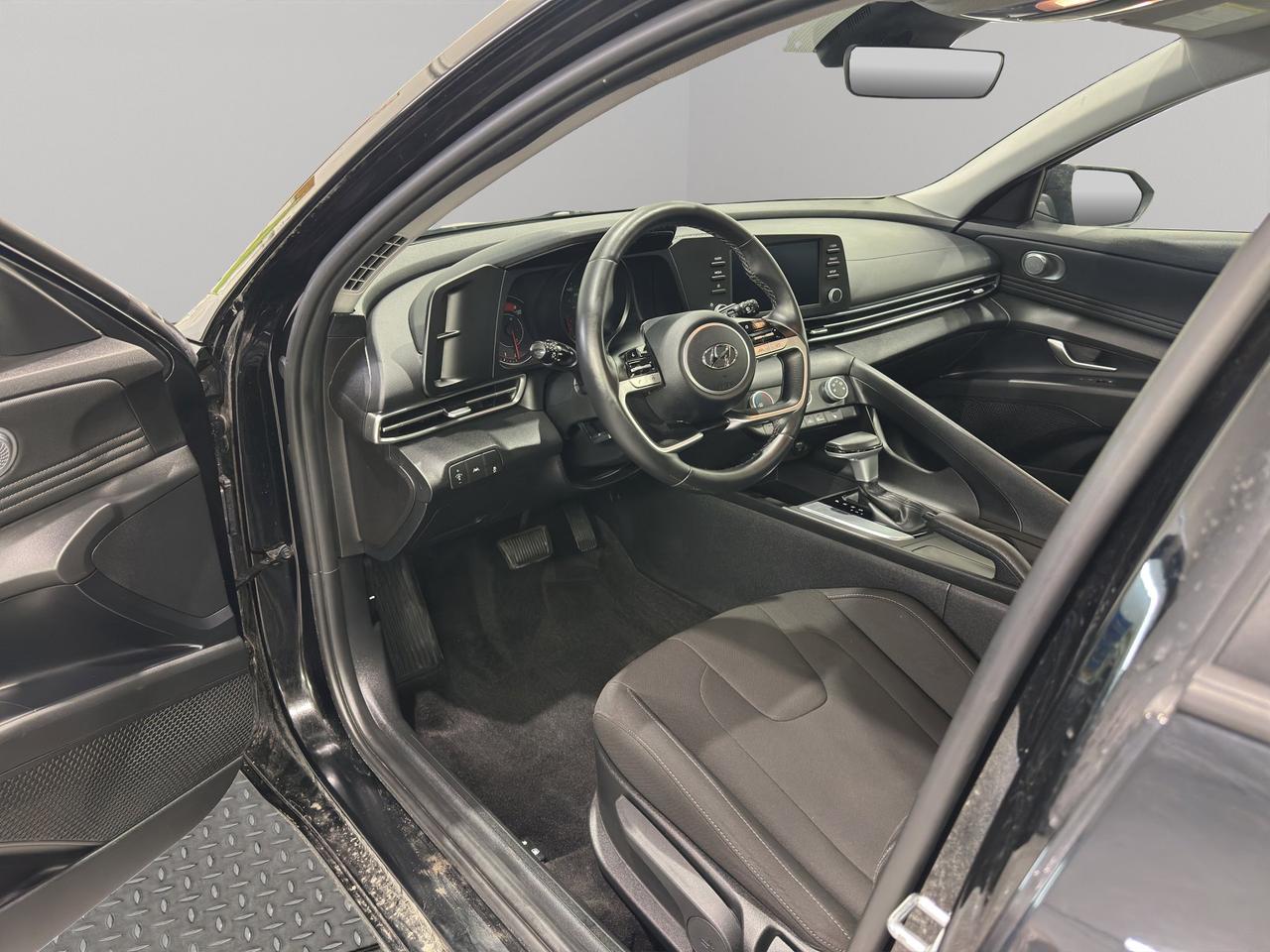 2022 Hyundai Elantra Preferred | Reverse Cam | Heated Seats Photo