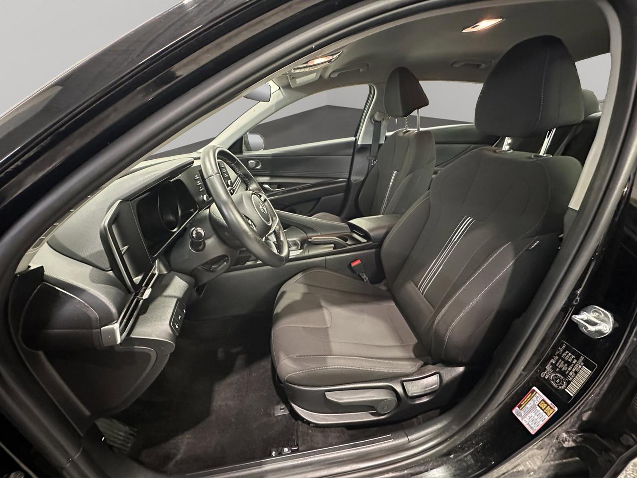 2022 Hyundai Elantra Preferred | Reverse Cam | Heated Seats Photo