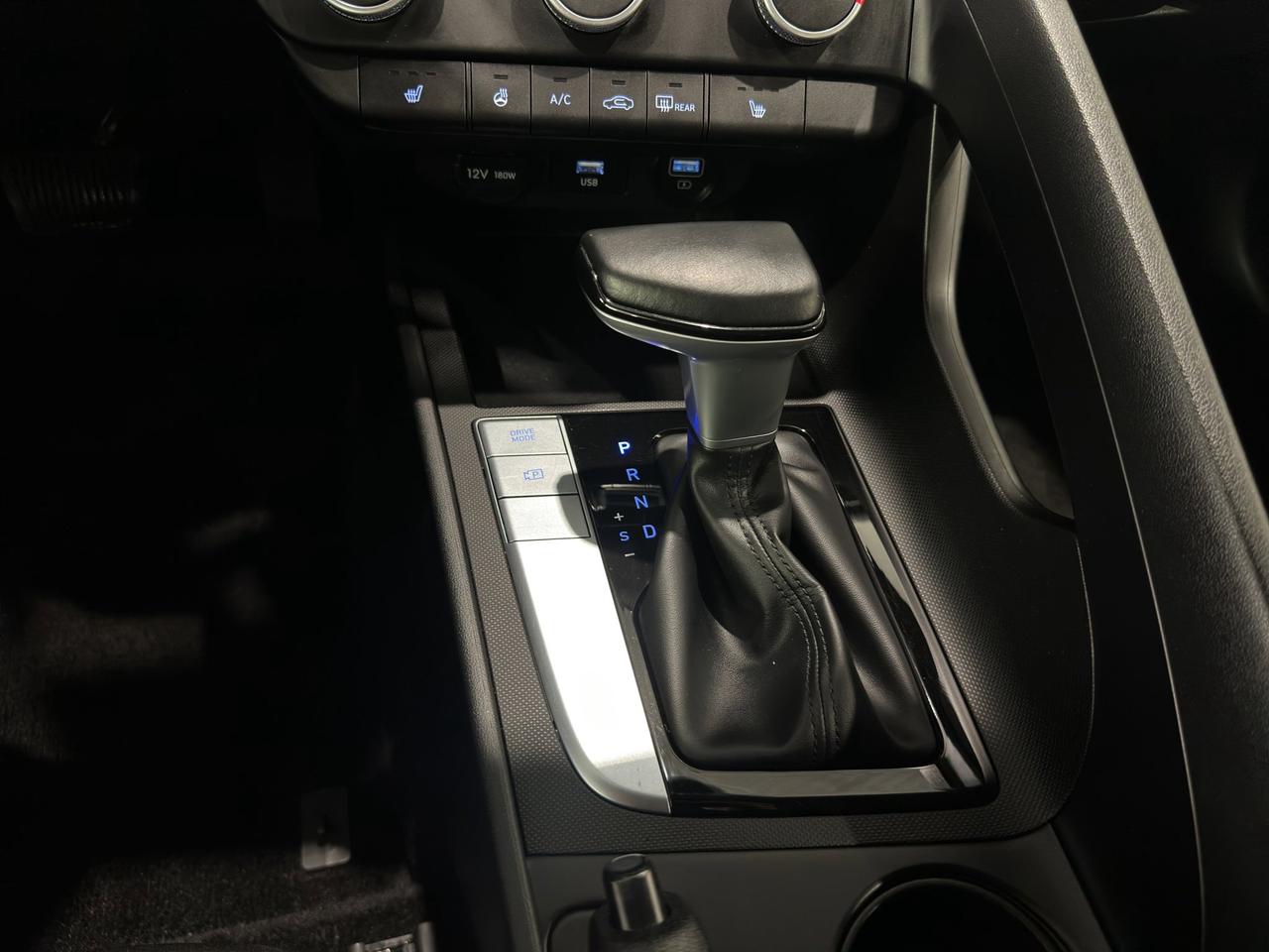 2022 Hyundai Elantra Preferred | Reverse Cam | Heated Seats Photo