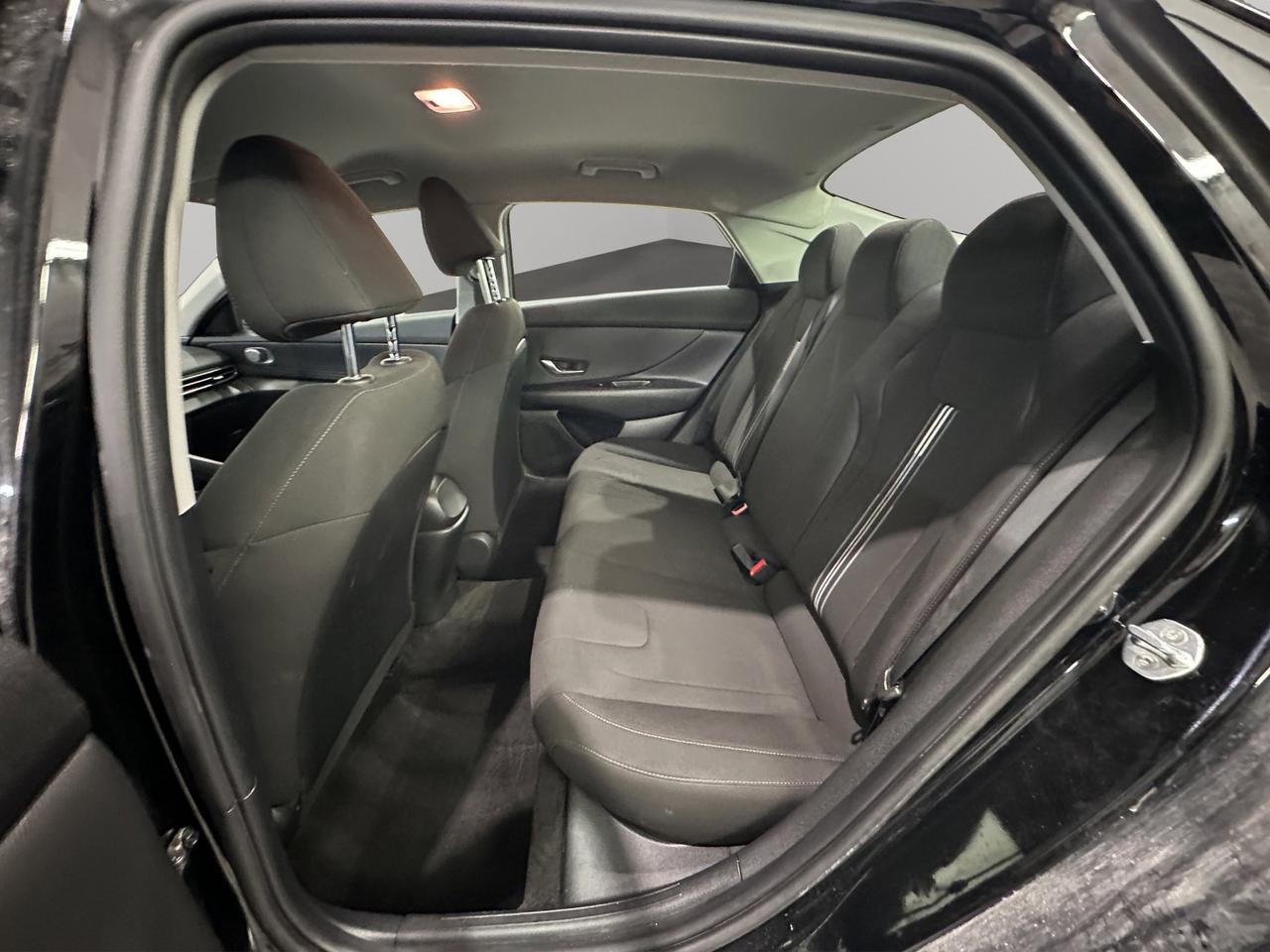 2022 Hyundai Elantra Preferred | Reverse Cam | Heated Seats Photo