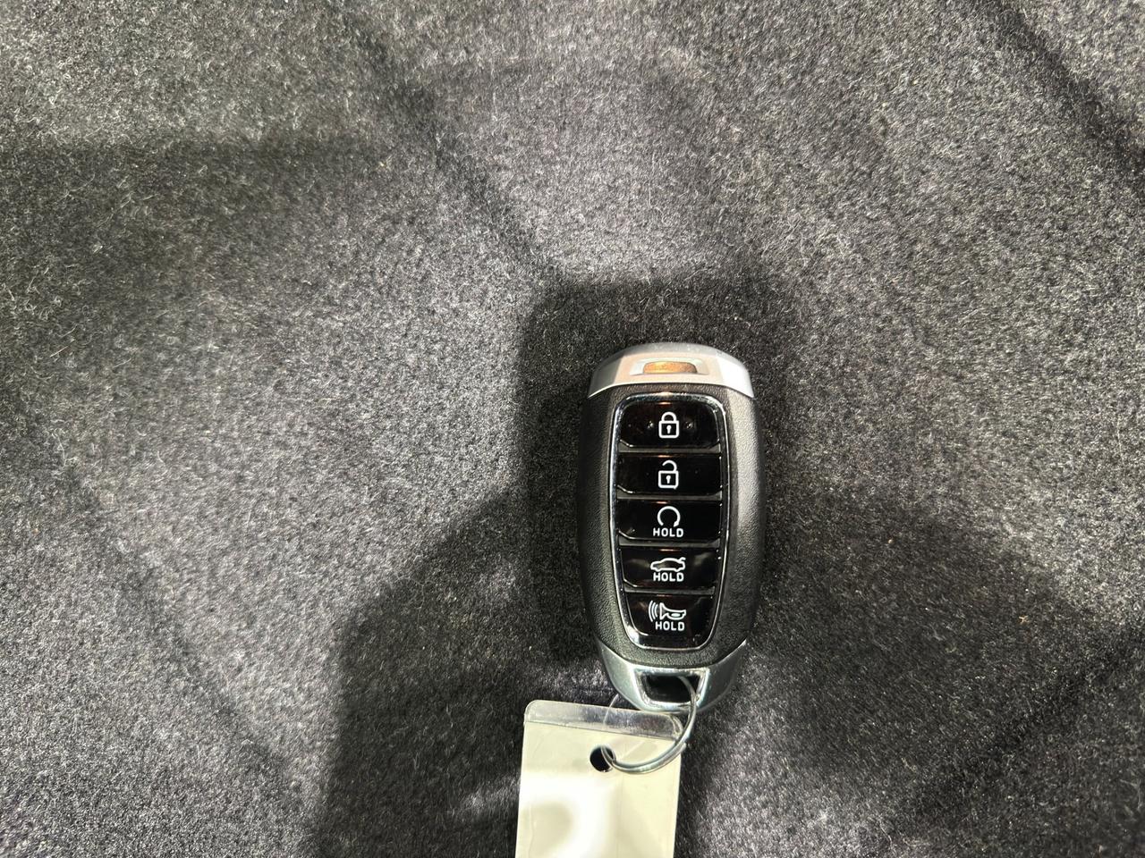 2022 Hyundai Elantra Preferred | Reverse Cam | Heated Seats Photo