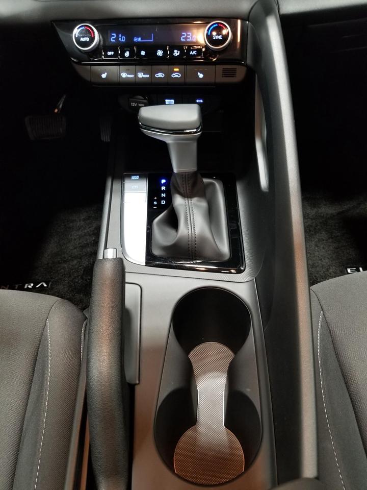 2025 Hyundai Elantra Preferred w/Tech Pkg 4dr Sedan Photo