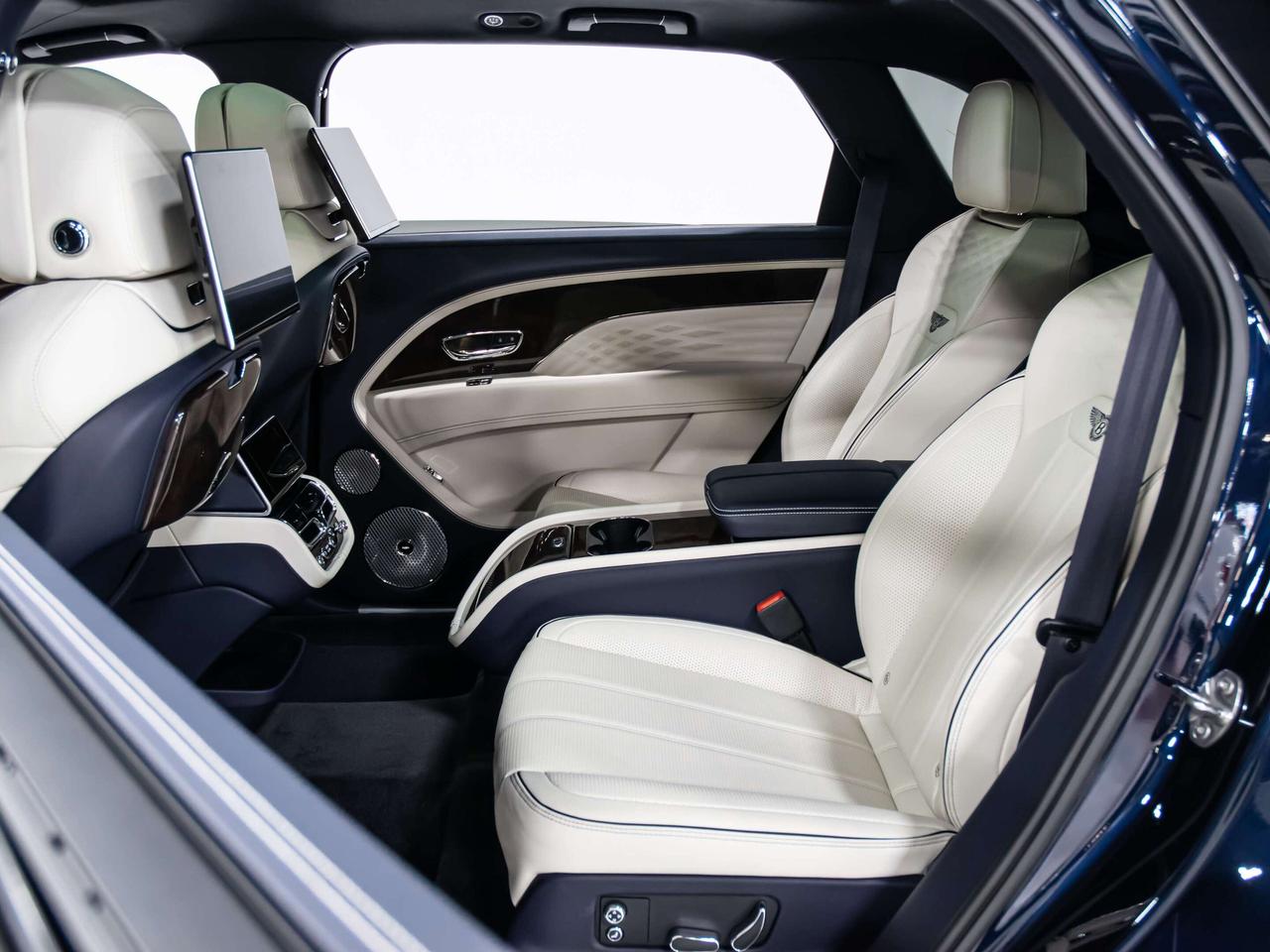 2023 Bentley Bentayga AZURE EWB HEADS UP REAR DVD BLIND SPOTS NAVI Photo