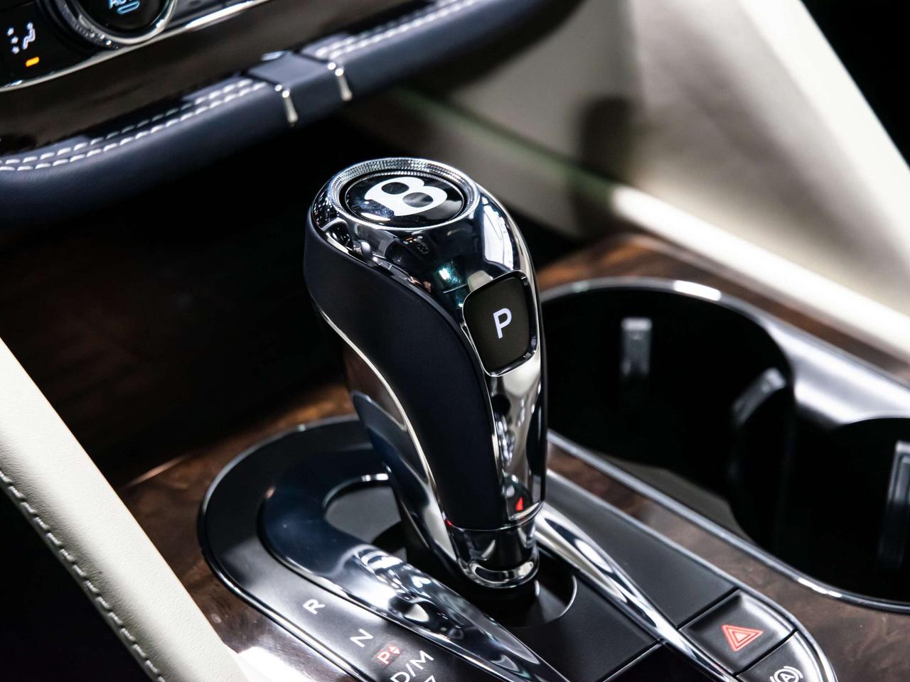 2023 Bentley Bentayga AZURE EWB HEADS UP REAR DVD BLIND SPOTS NAVI Photo